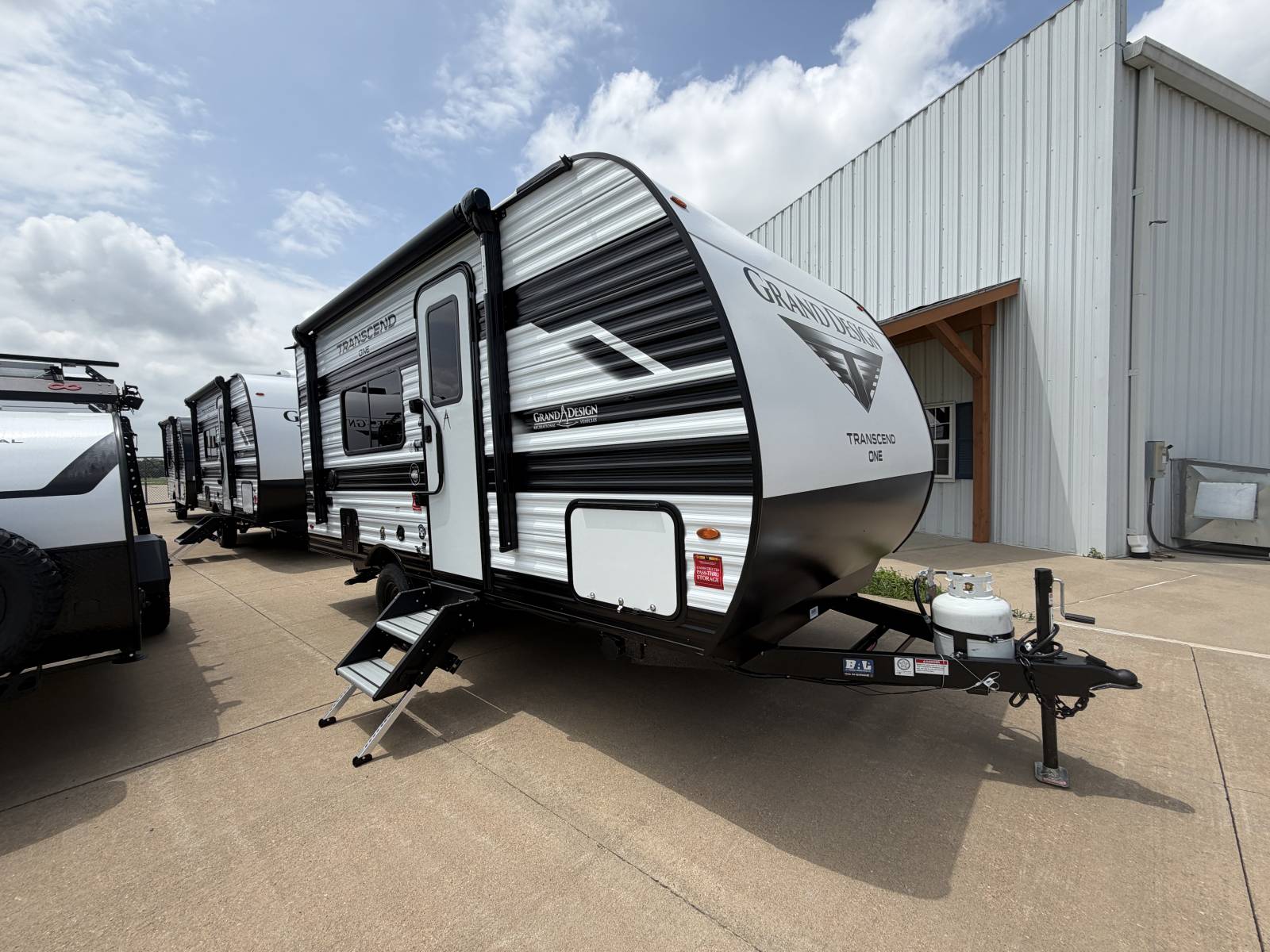 NEW 2026 Grand Design TRANSCEND ONE 151RB - Four Seasons RV