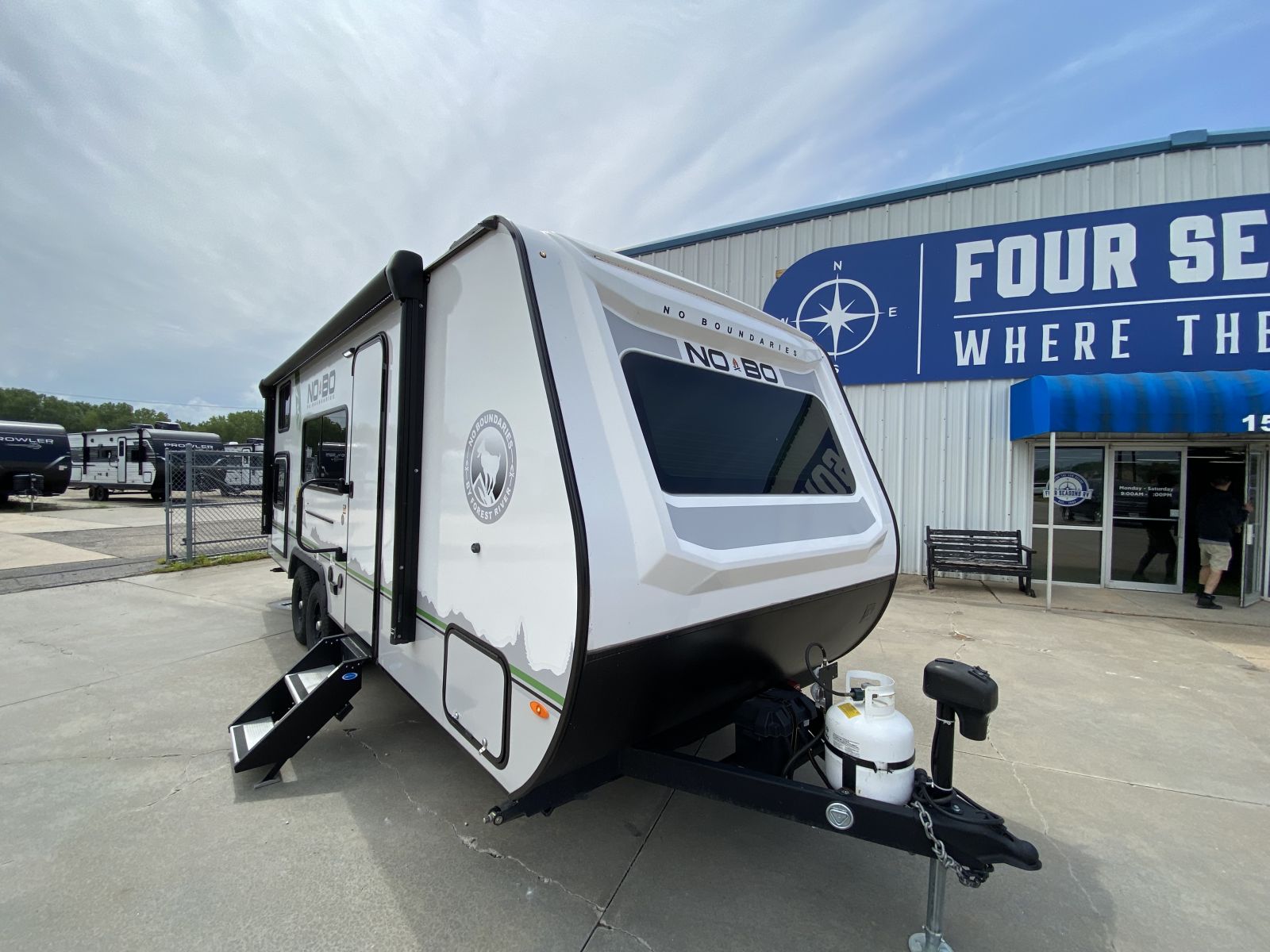 USED 2022 Forest River NO BOUNDARIES 19.3 - Four Seasons RV