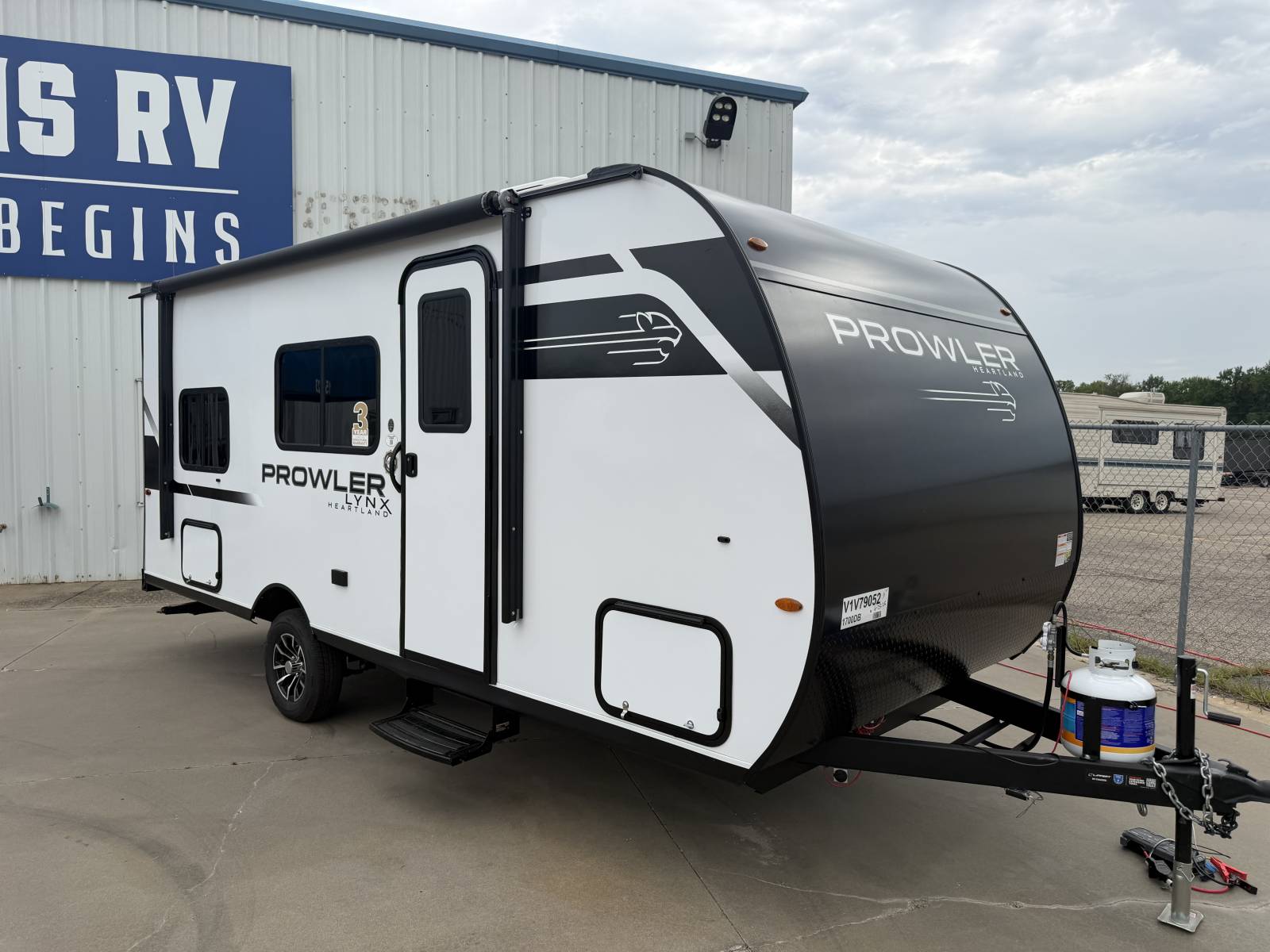 NEW 2027 Heartland PROWLER 1700DB - Four Seasons RV