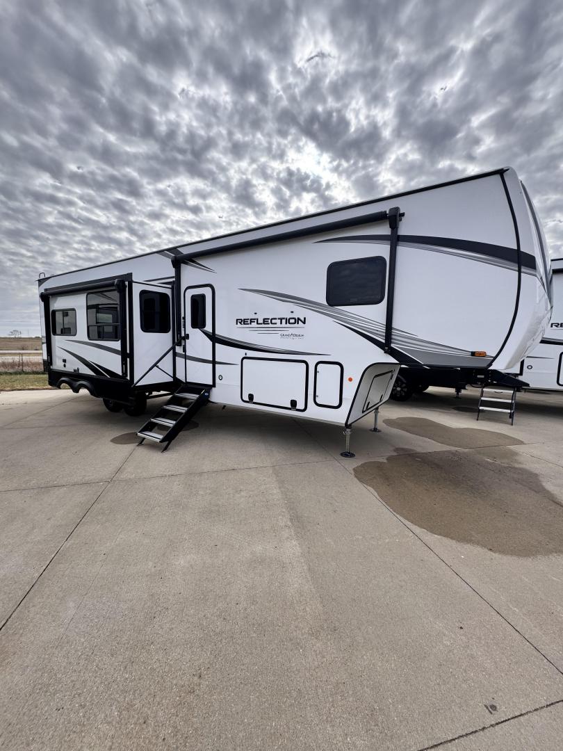 NEW 2025 Grand Design Reflection 362TBS - Four Seasons RV