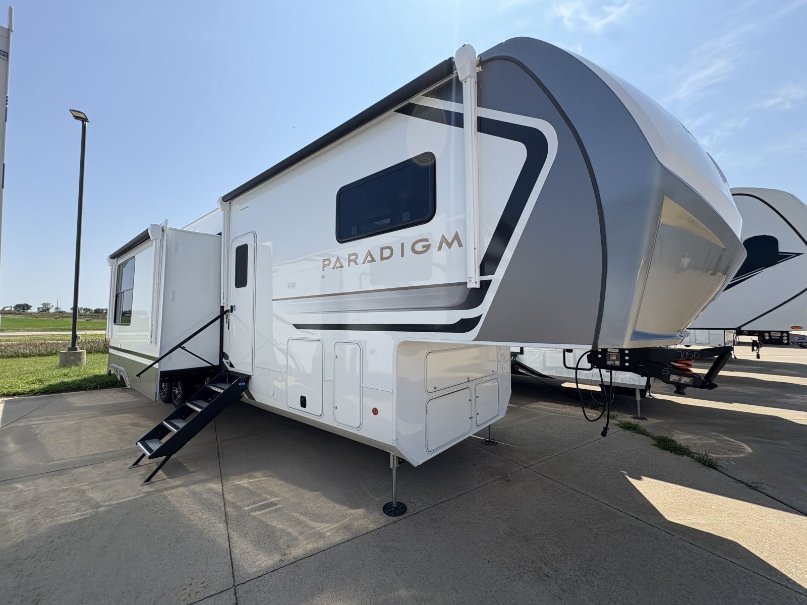 NEW 2026 Alliance PARADIGM 395DS - Four Seasons RV