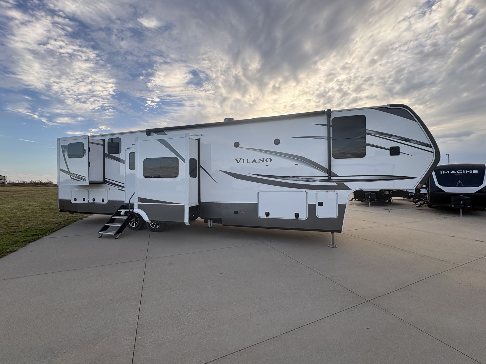 USED 2023 Vanleigh Vilano 394RK - Four Seasons RV