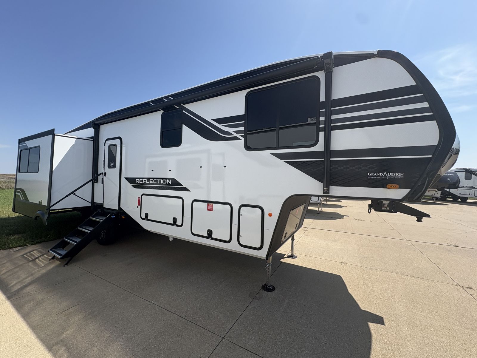 NEW 2026 Grand Design Reflection 324MBS - Four Seasons RV
