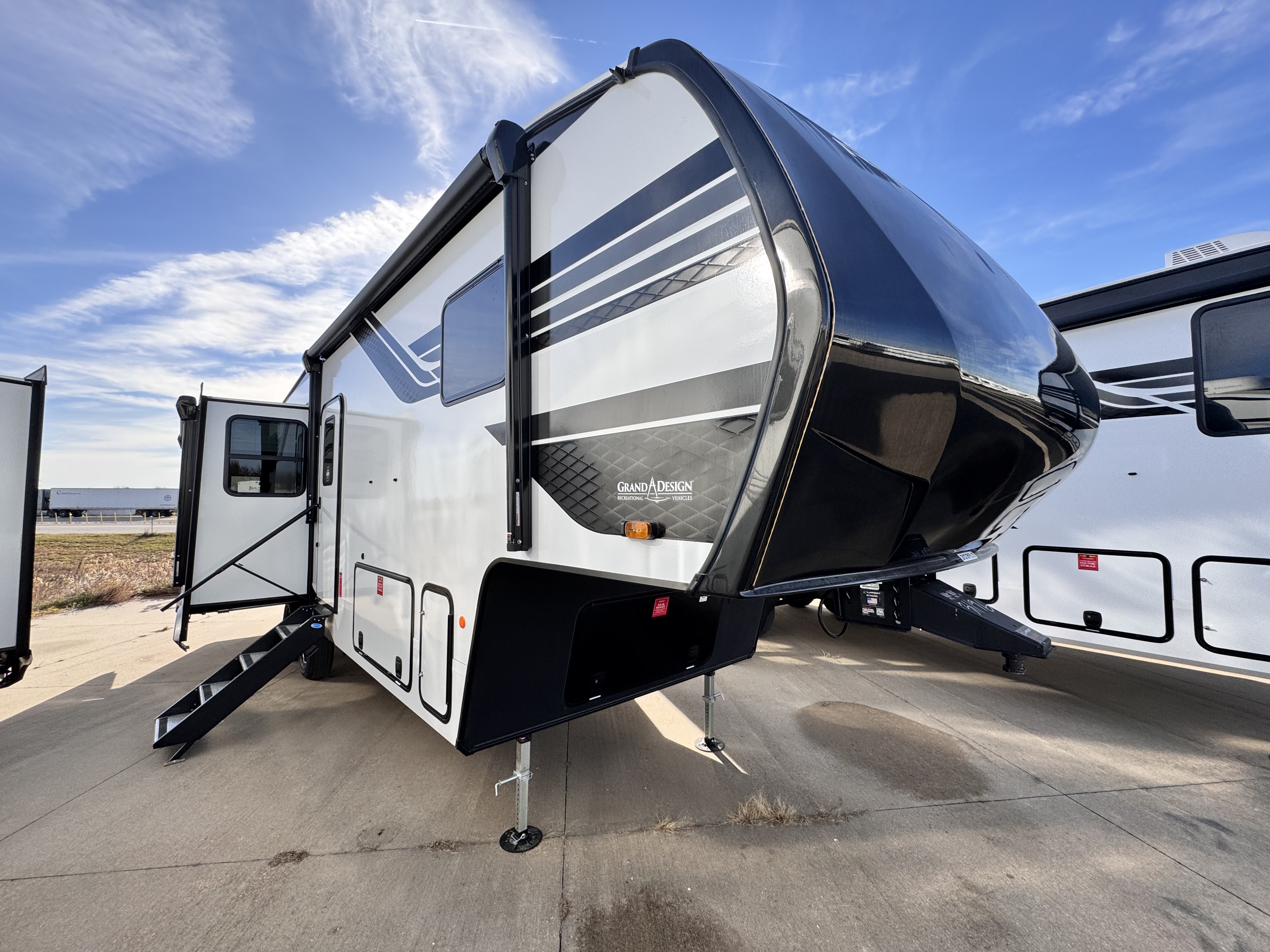 NEW 2026 Grand Design Reflection 303RLS - Four Seasons RV