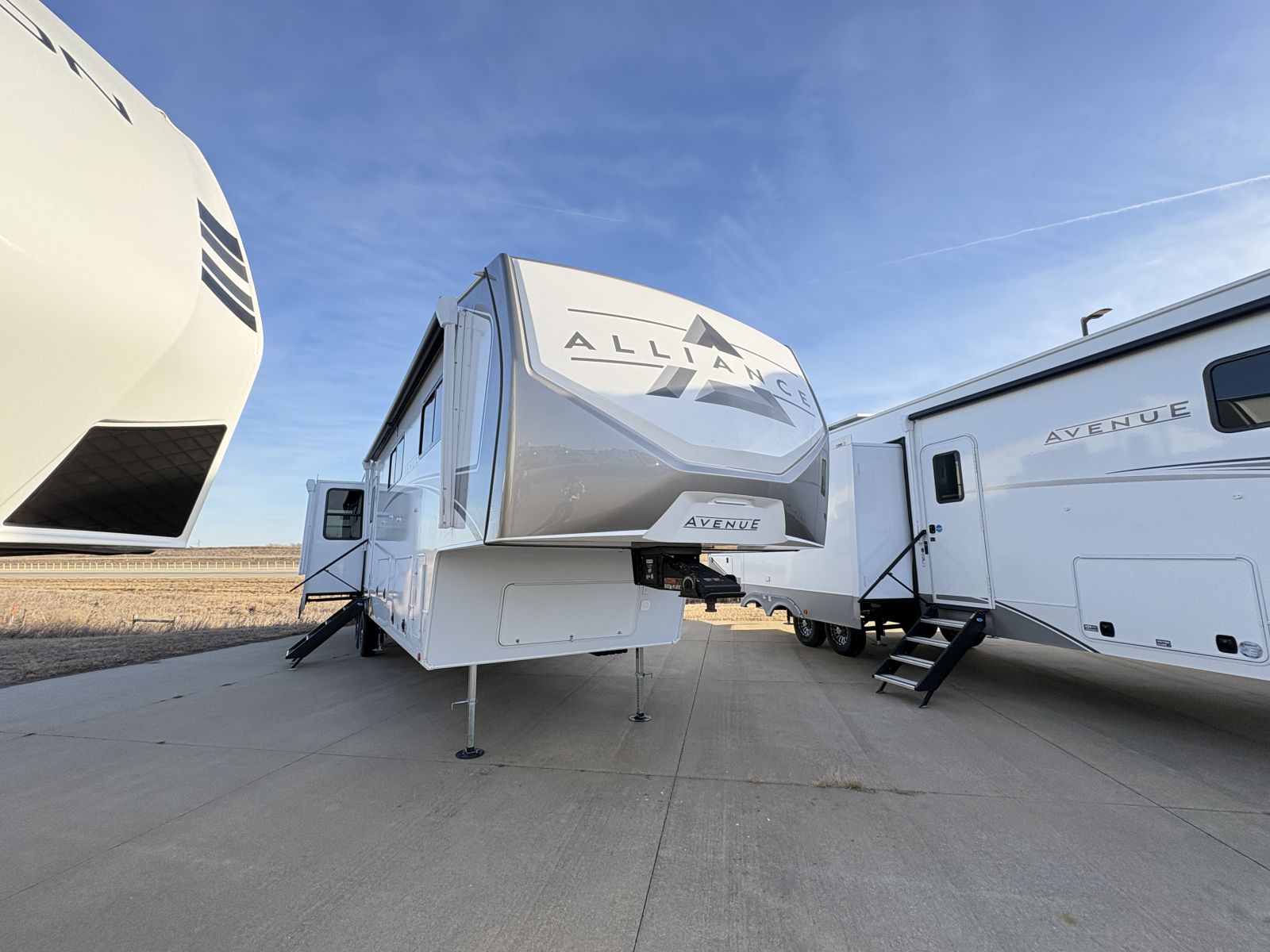 NEW 2026 Alliance AVENUE 39MBR - Four Seasons RV