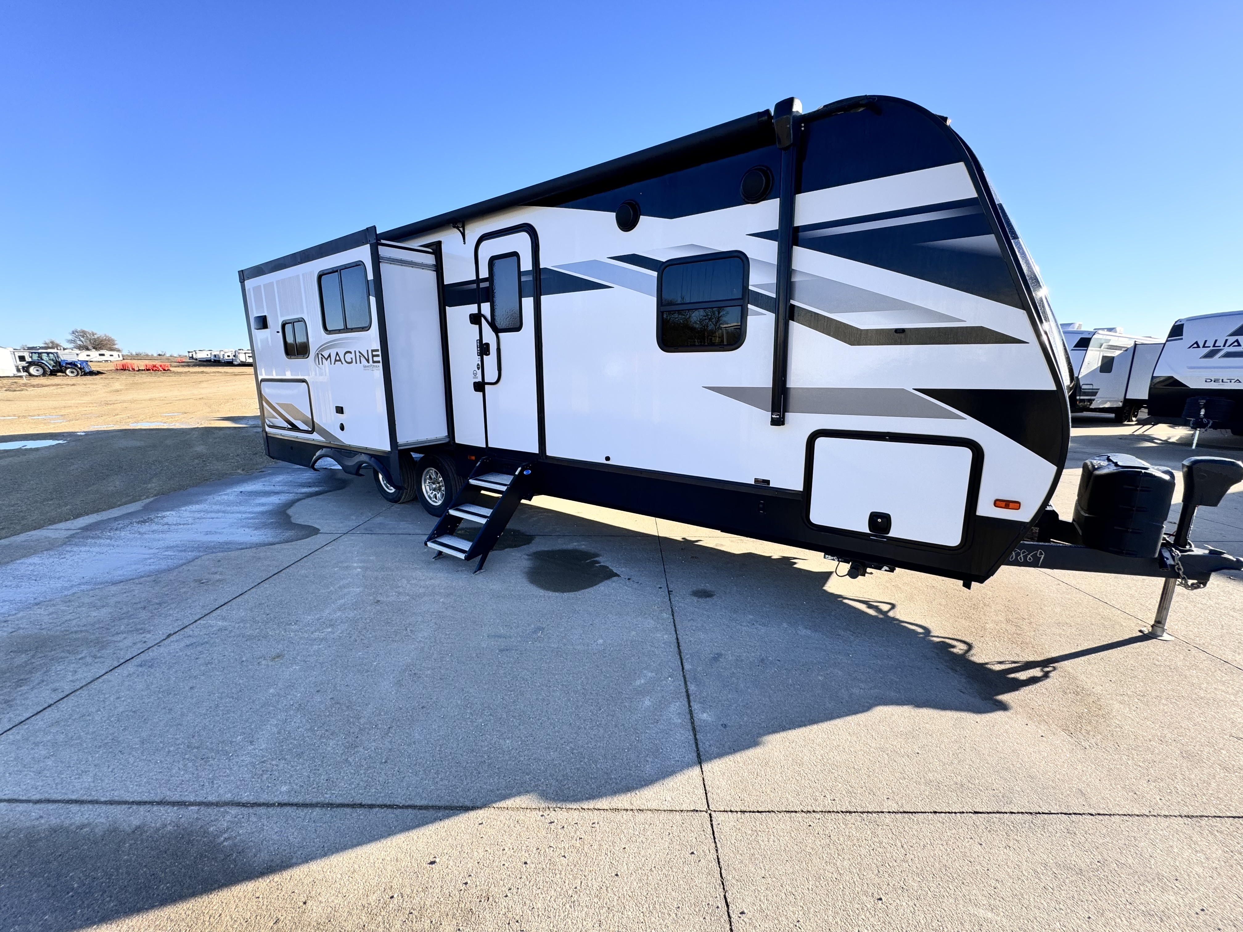 USED 2022 Grand Design IMAGINE 2670MK - Four Seasons RV