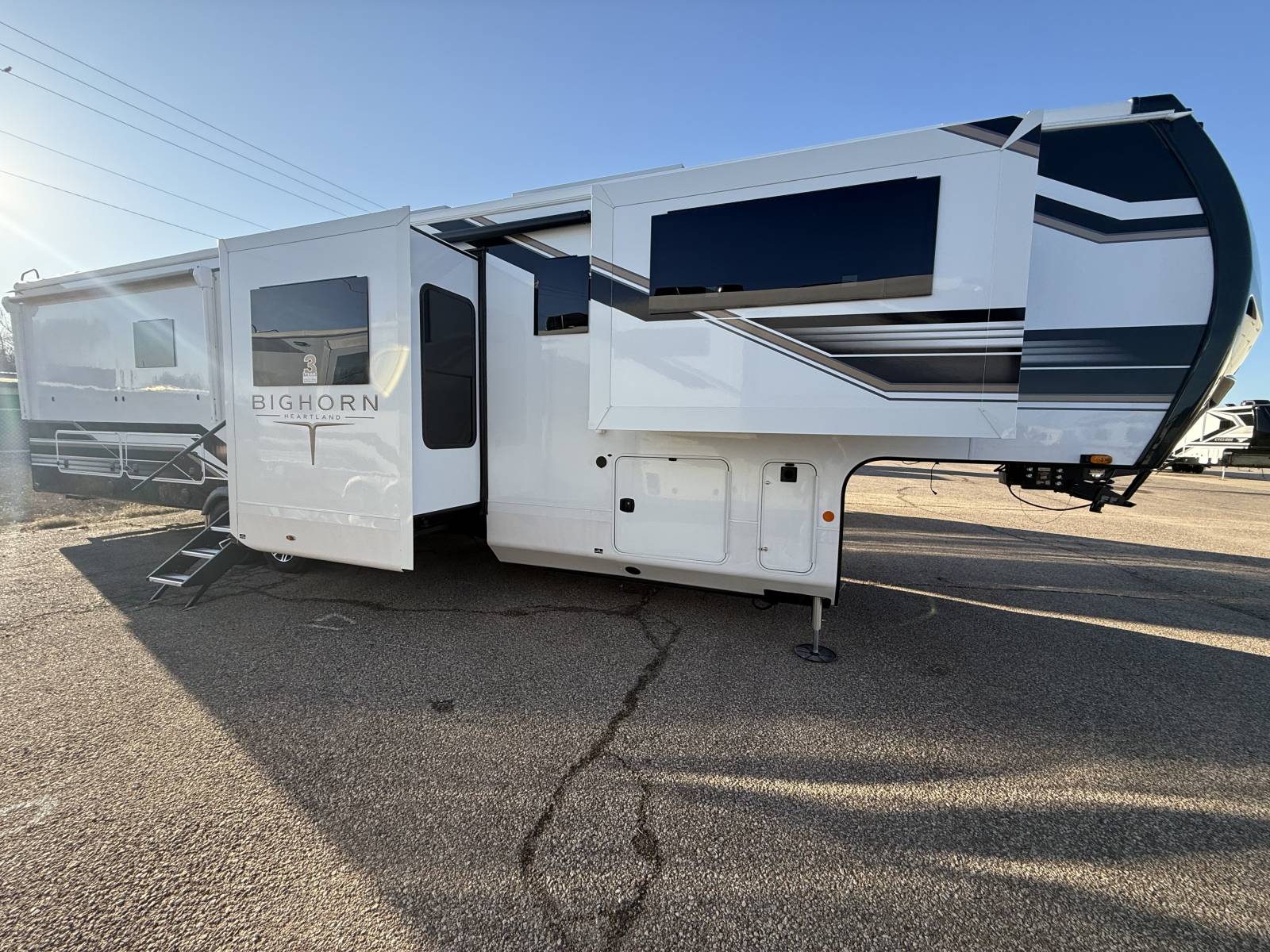 NEW 2026 Heartland BIGHORN 39FL - Four Seasons RV