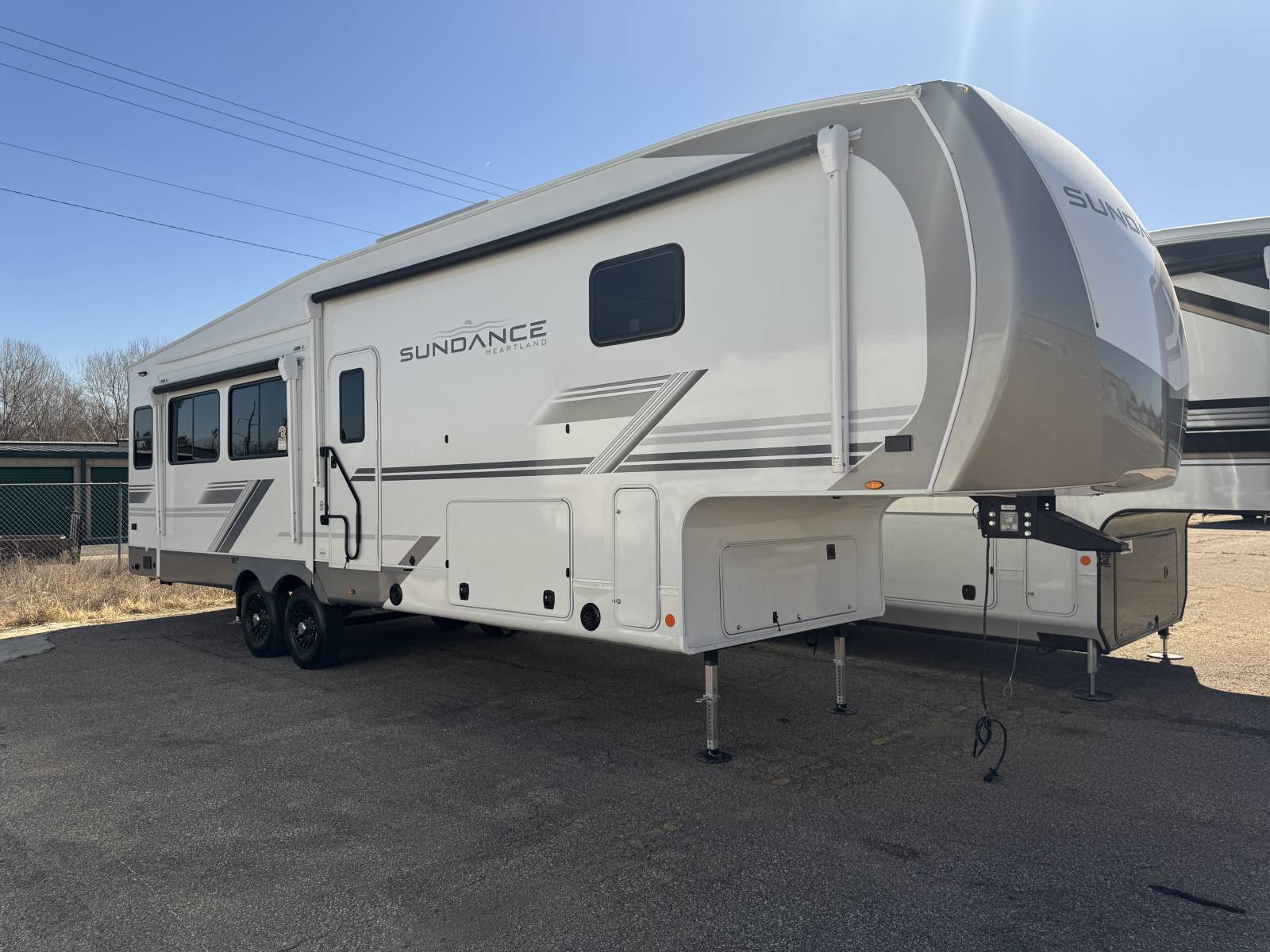 NEW 2026 Heartland SUNDANCE 32RLBS - Four Seasons RV