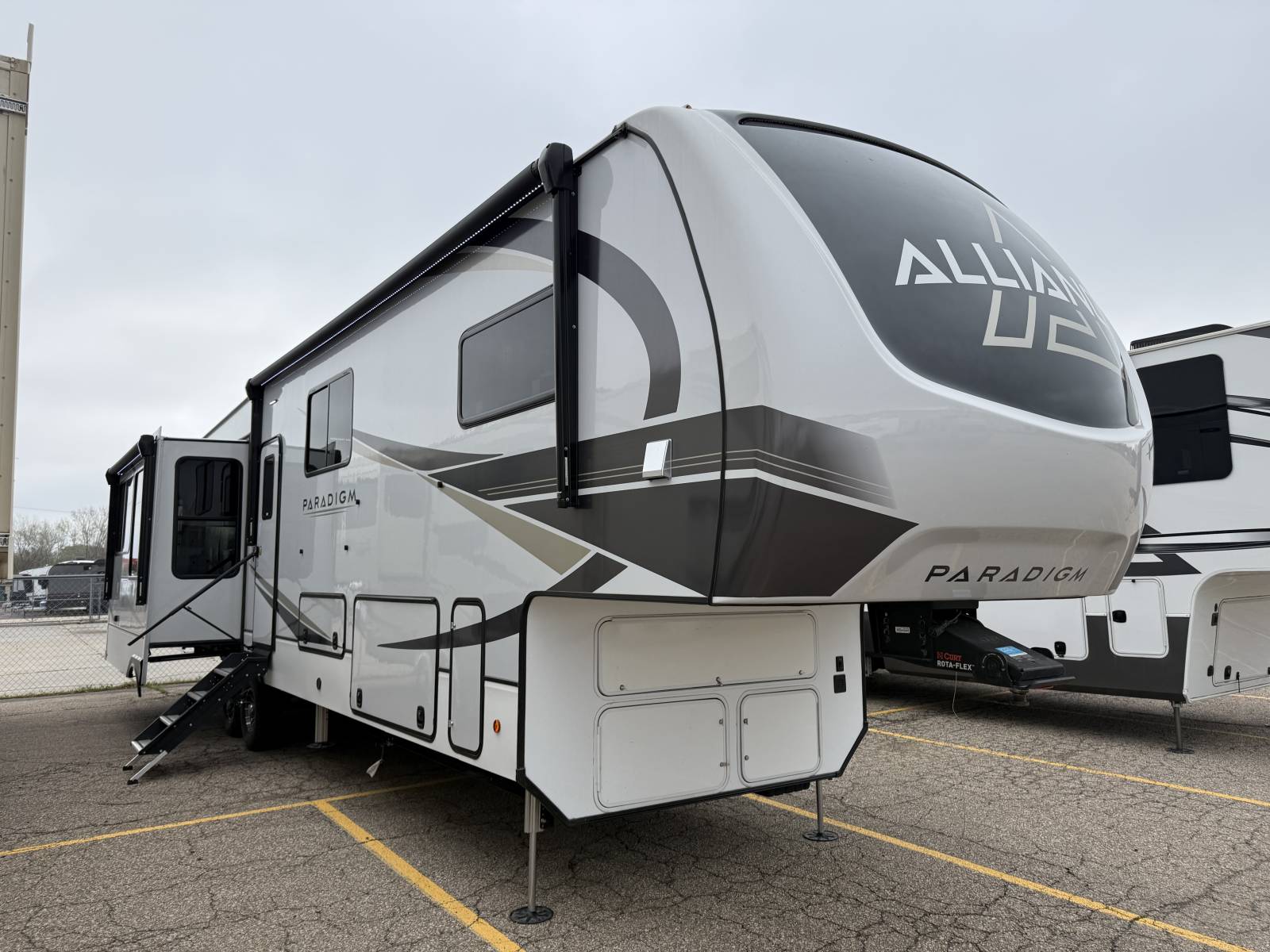 USED 2024 Alliance PARADIGM 380MP - Four Seasons RV