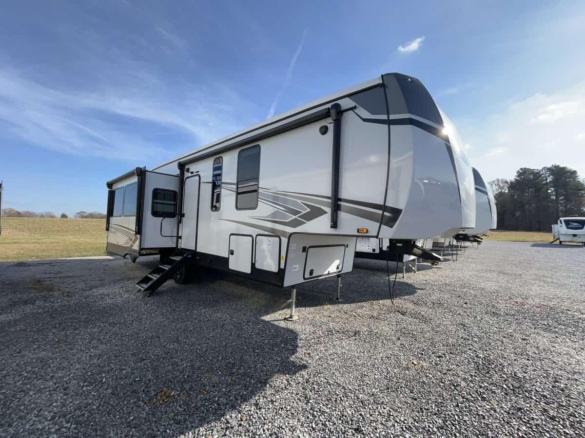 NEW 2024 Forest River Sandpiper 3370RLS ALMO, KY