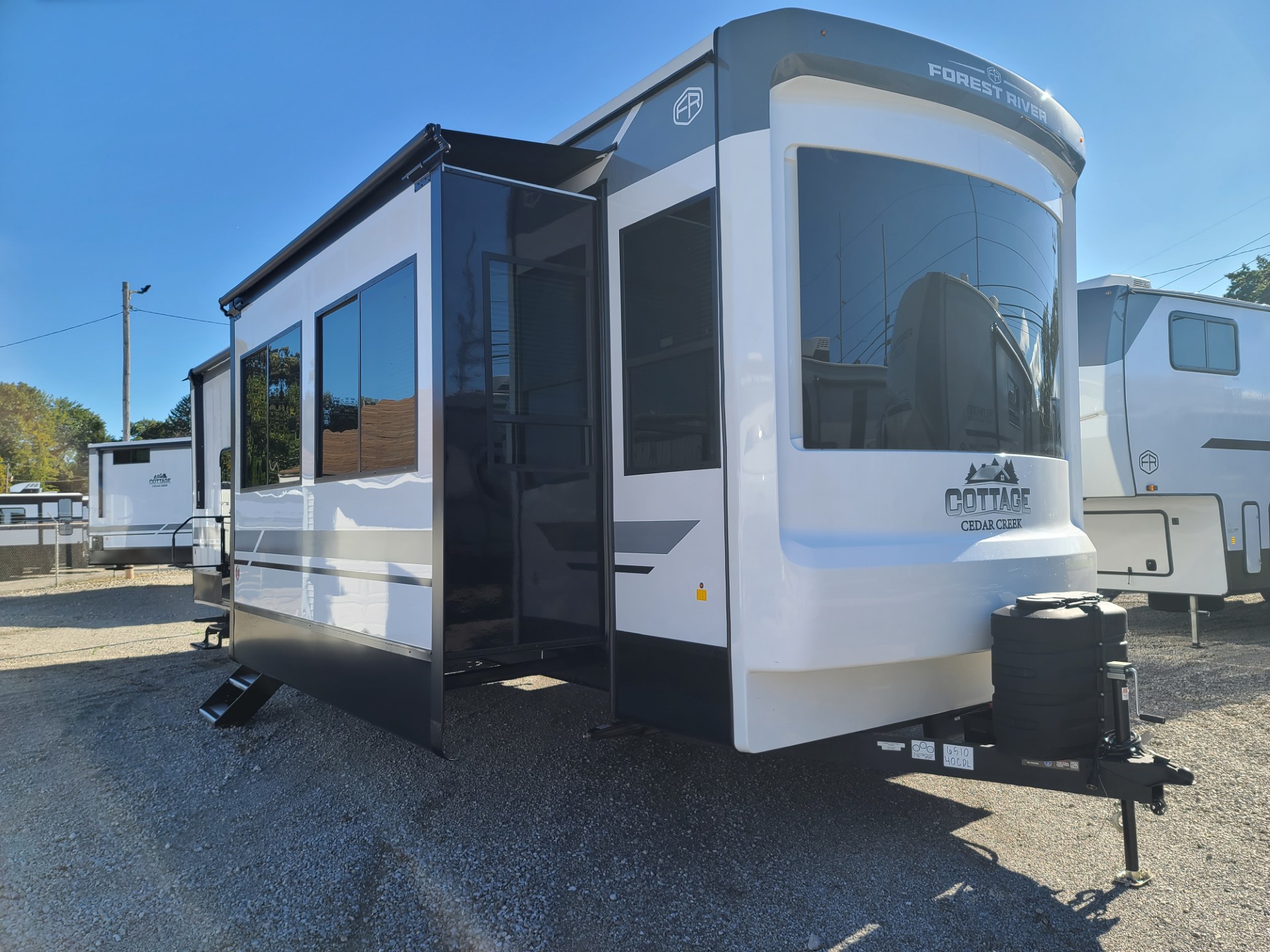 NEW 2027 Cedar Creek Cottage 40CDL - All American Coach