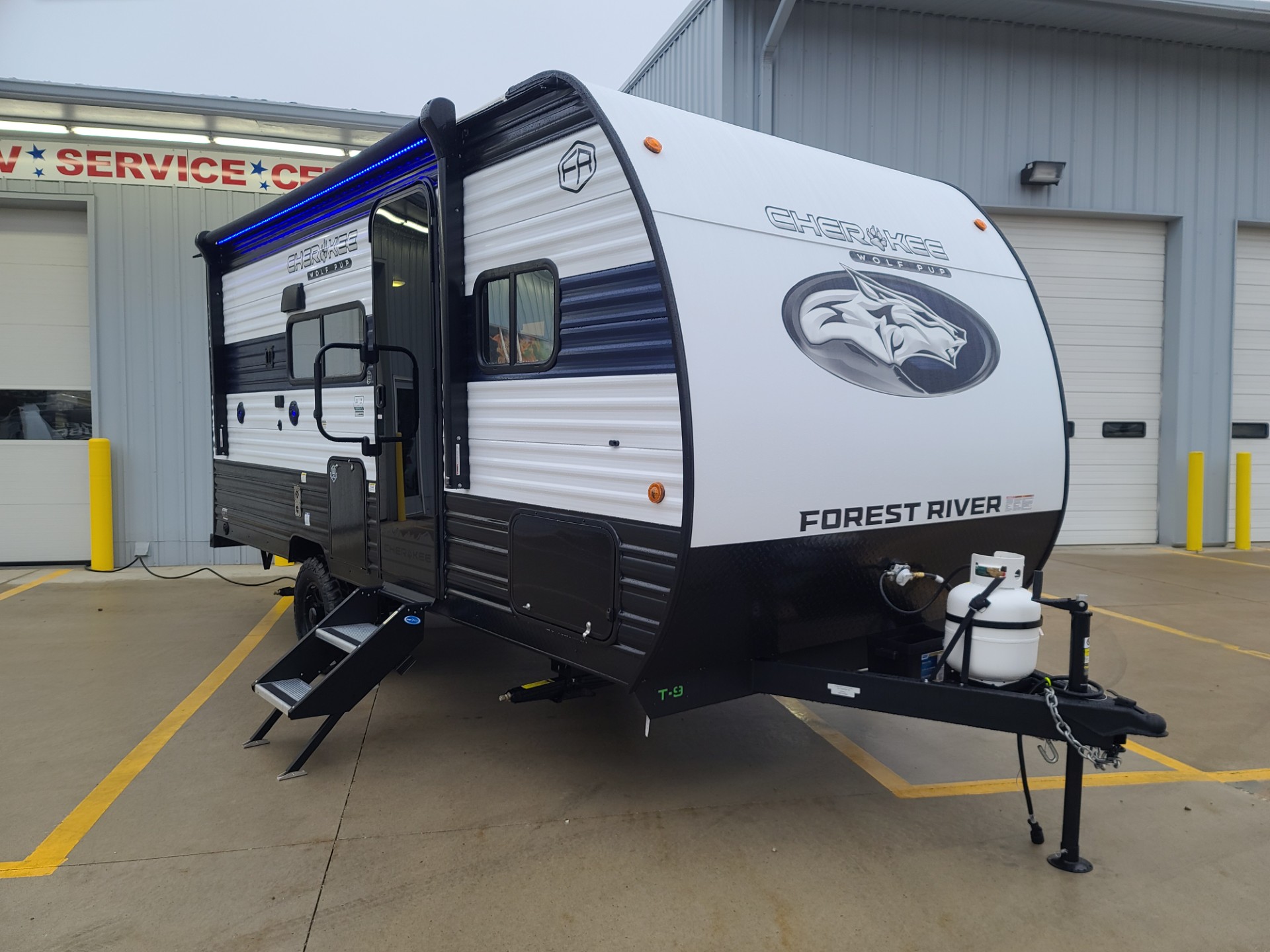 NEW 2025 Forest River Cherokee Wolf Pup 16BHSW - All American Coach