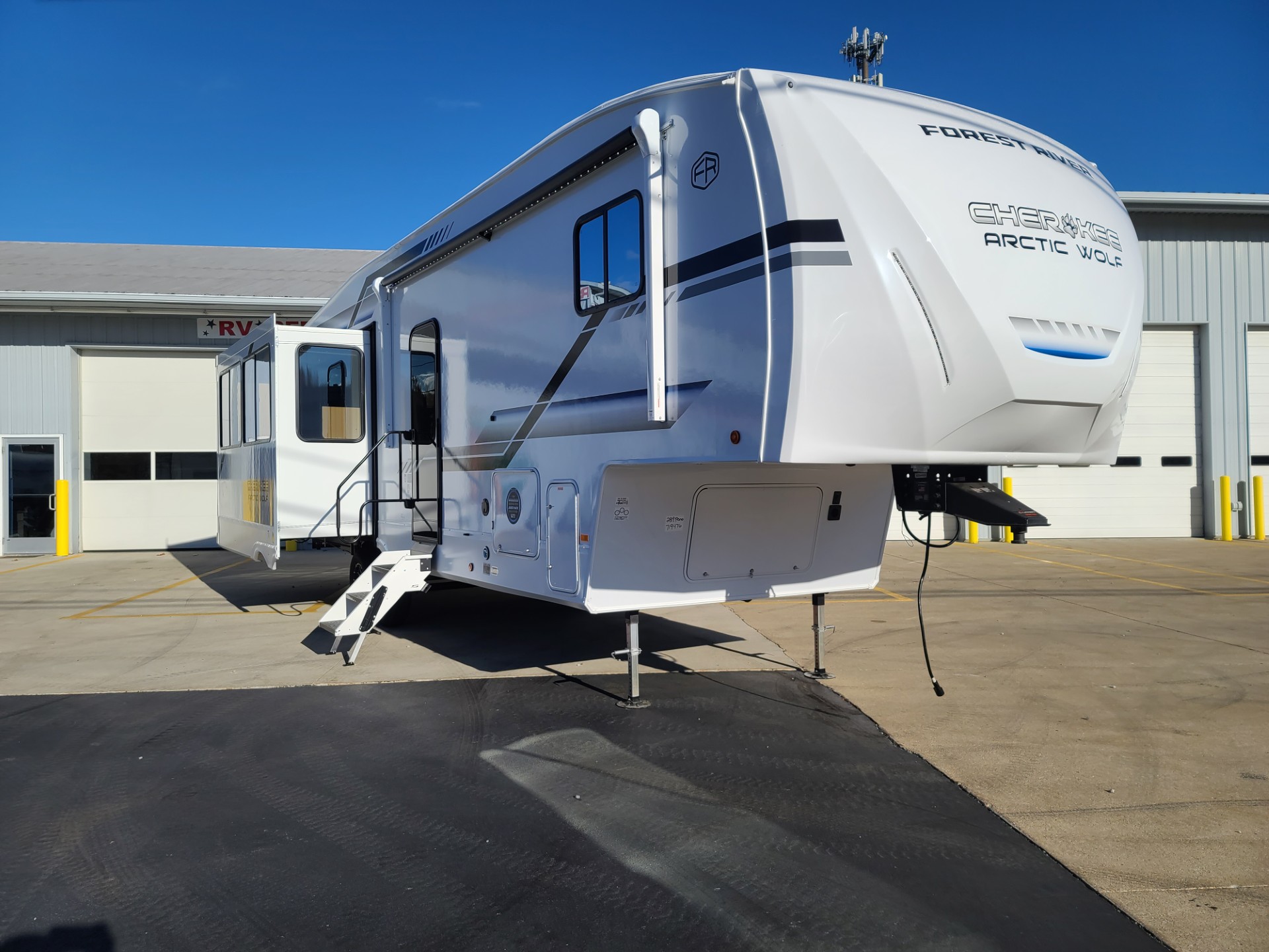 NEW 2026 Forest River Cherokee Arctic Wolf 289PANO - All American Coach