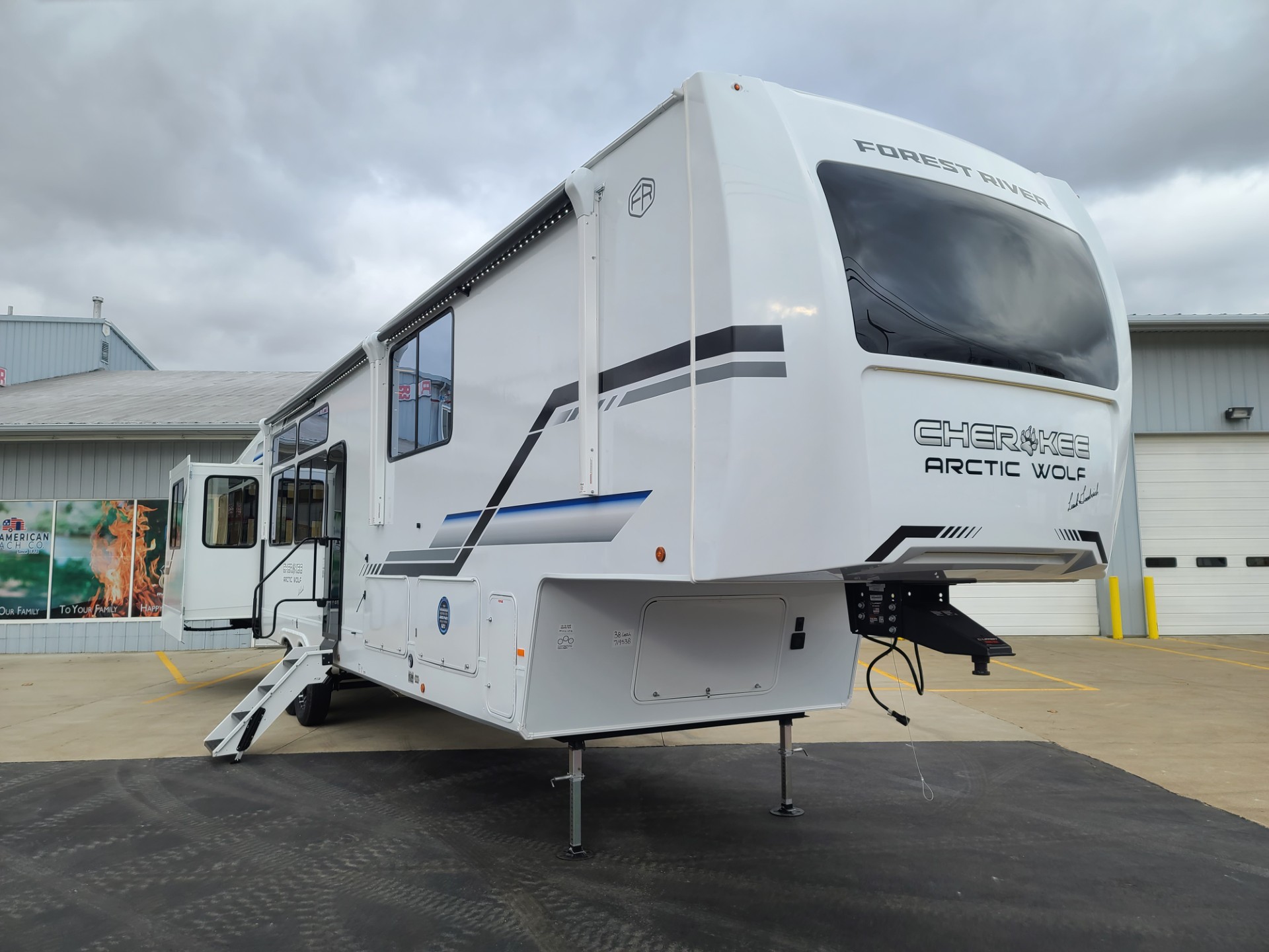 NEW 2026 Forest River Cherokee Arctic Wolf 38LEAH.G - All American Coach