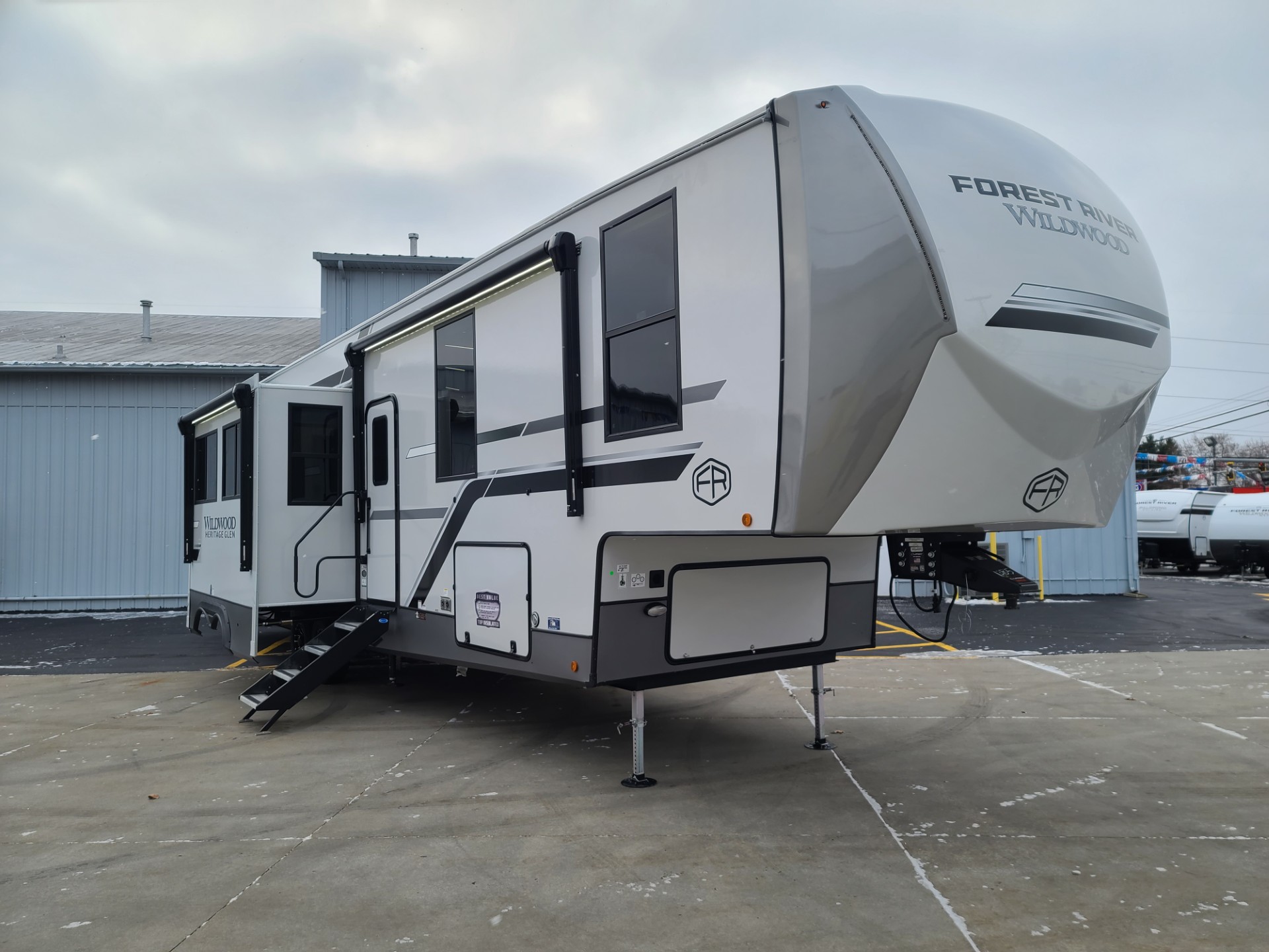 NEW 2026 Forest River Wildwood Heritage Glen 376FAM - All American Coach