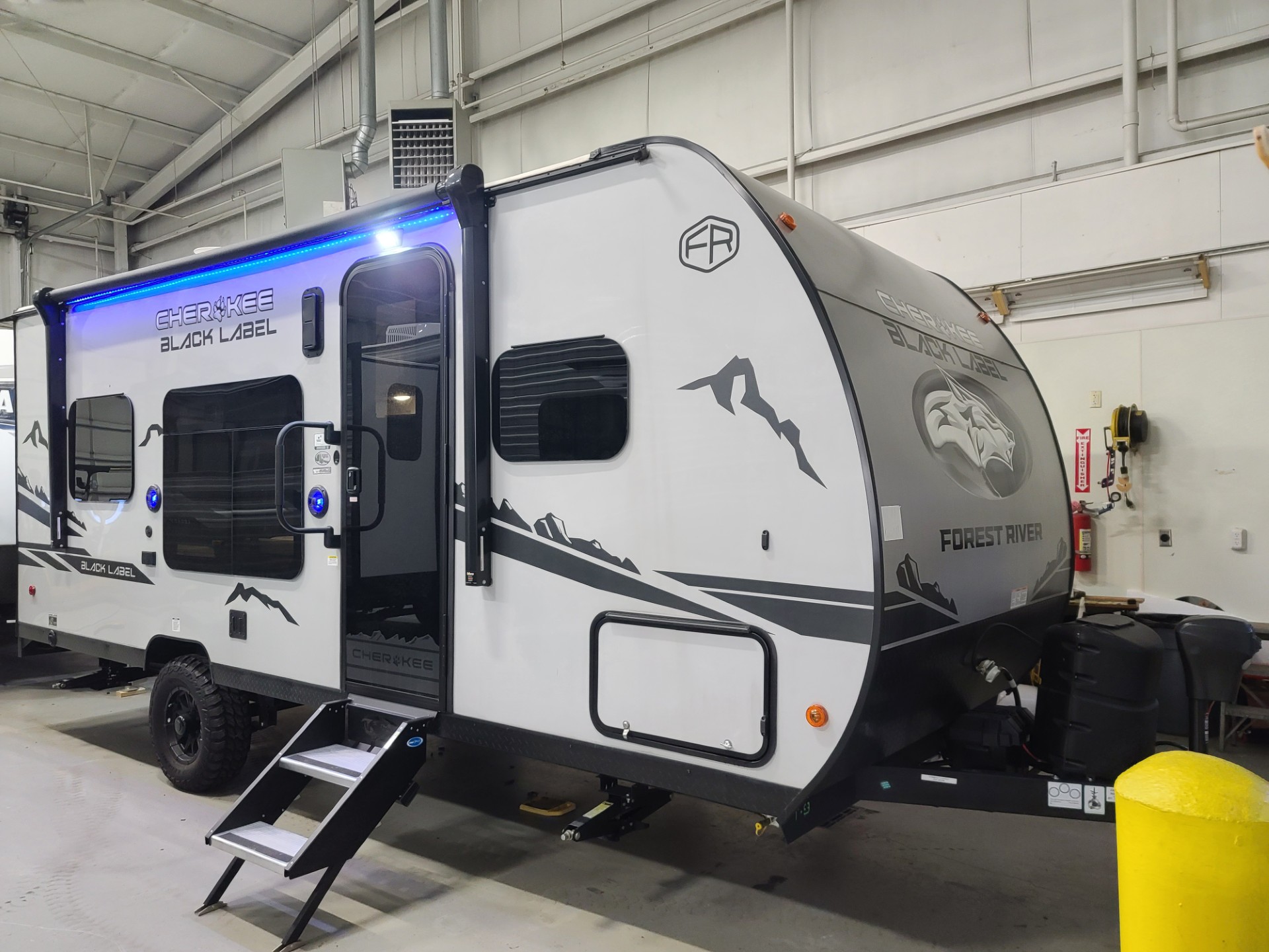 USED 2025 Forest River Cherokee Wolf Pup 18RJBW - All American Coach