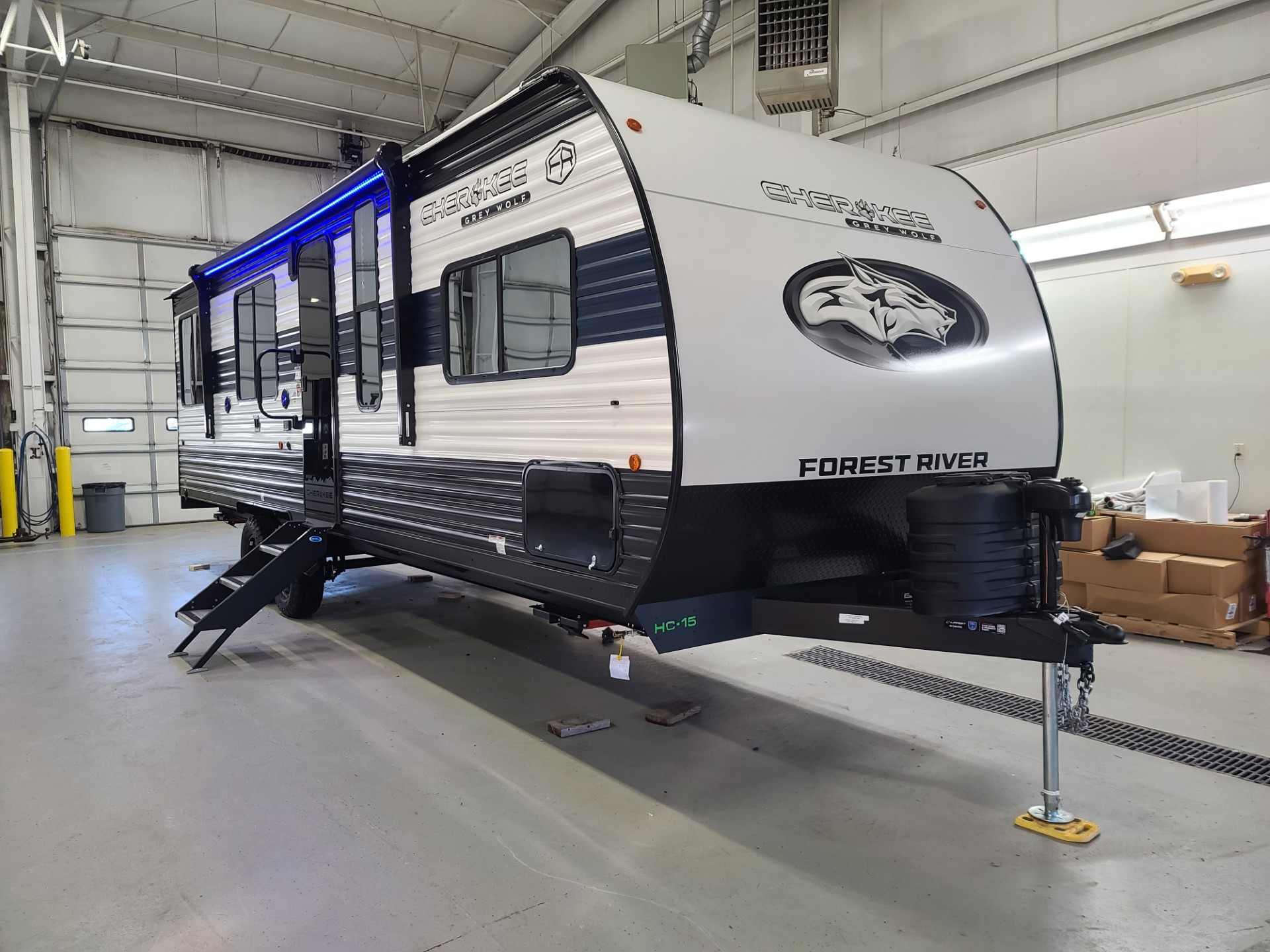 NEW 2026 Cherokee Grey Wolf 25RRT - All American Coach