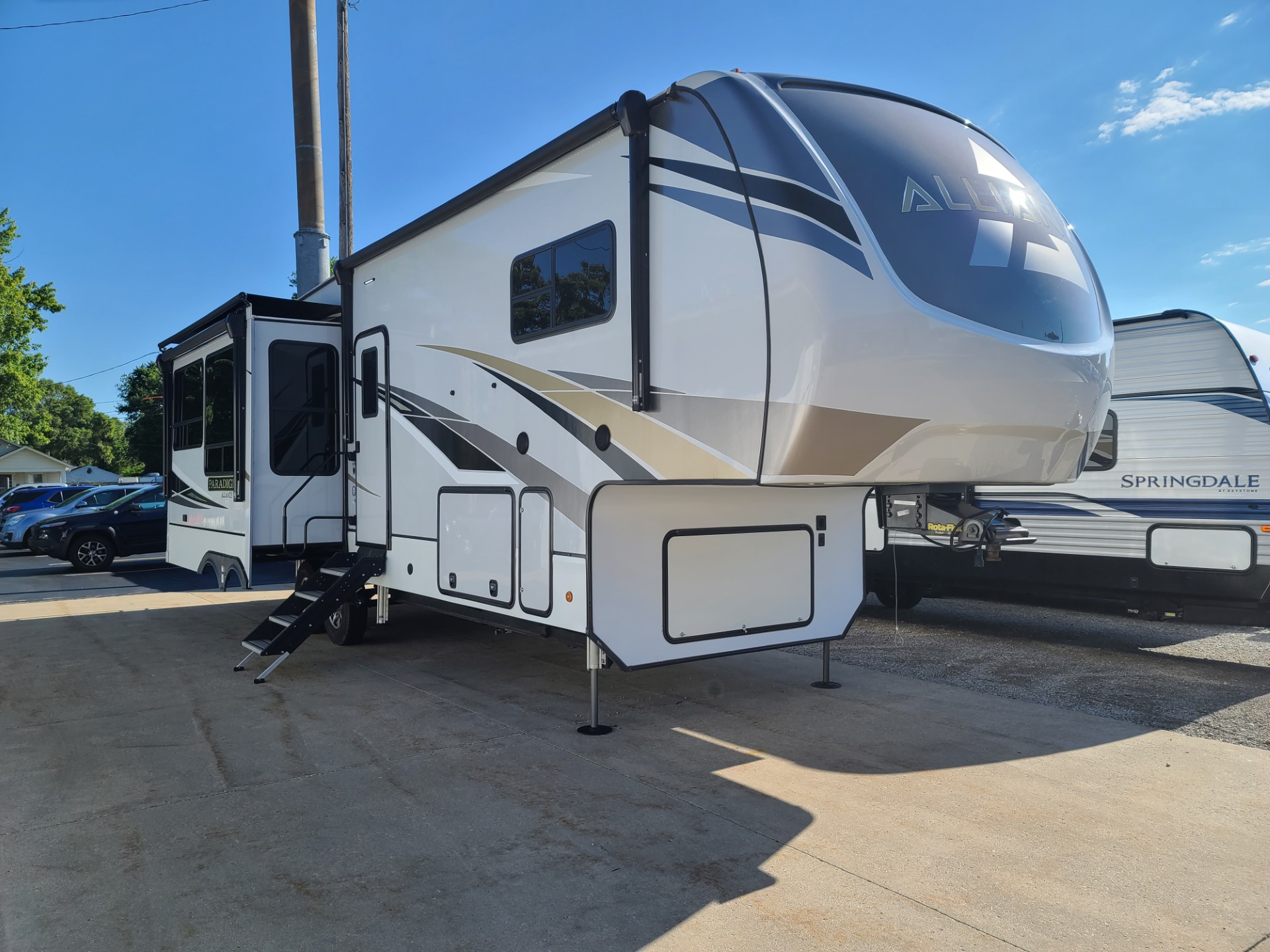 USED 2021 Paradigm 310RL - All American Coach