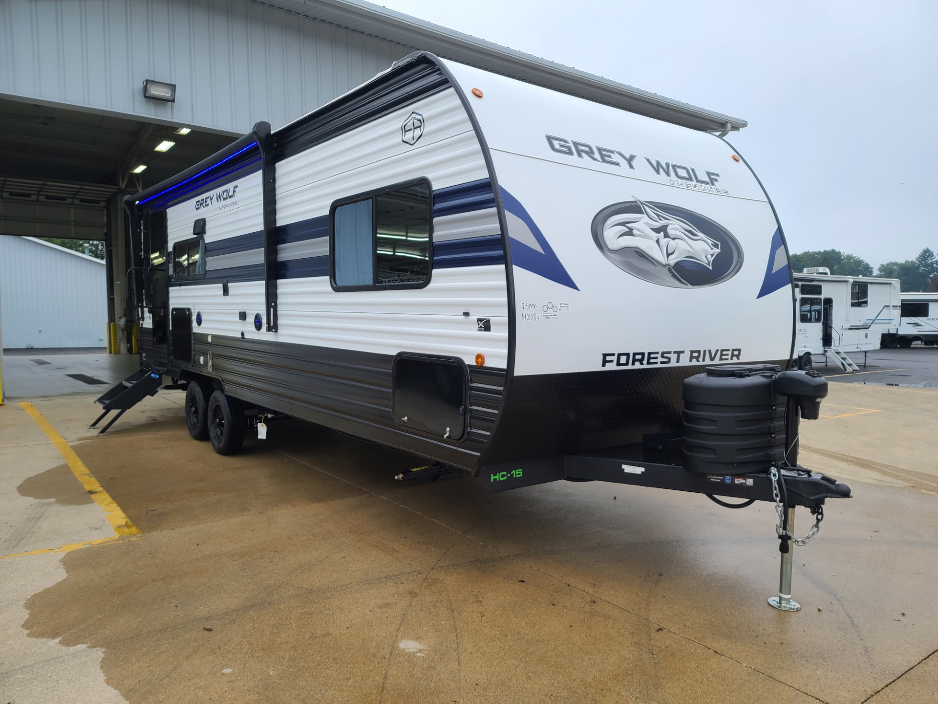 NEW 2027 Cherokee Grey Wolf 23MK - All American Coach