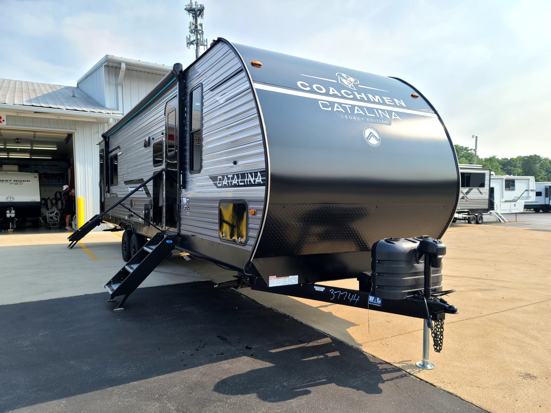 NEW 2027 Coachmen Catalina 333DBDSCK - All American Coach