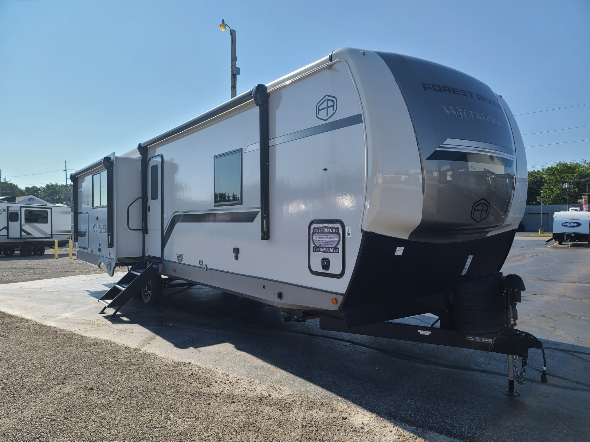 NEW 2027 Wildwood Heritage Glen 305RLOK - All American Coach