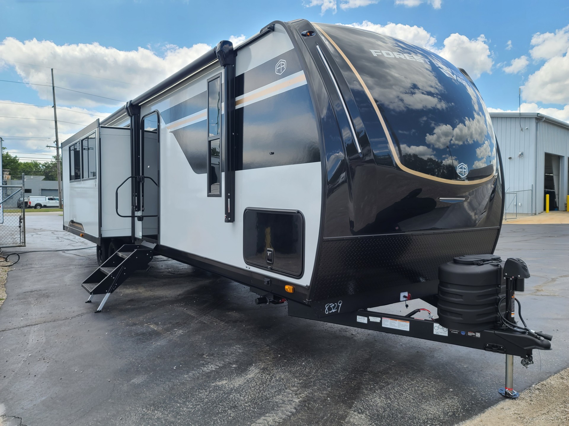 NEW 2027 Vibe 3400BH - All American Coach