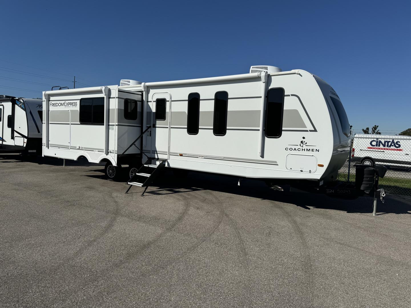 NEW 2025 Coachmen FREEDOM EXPRESS 324RLDS