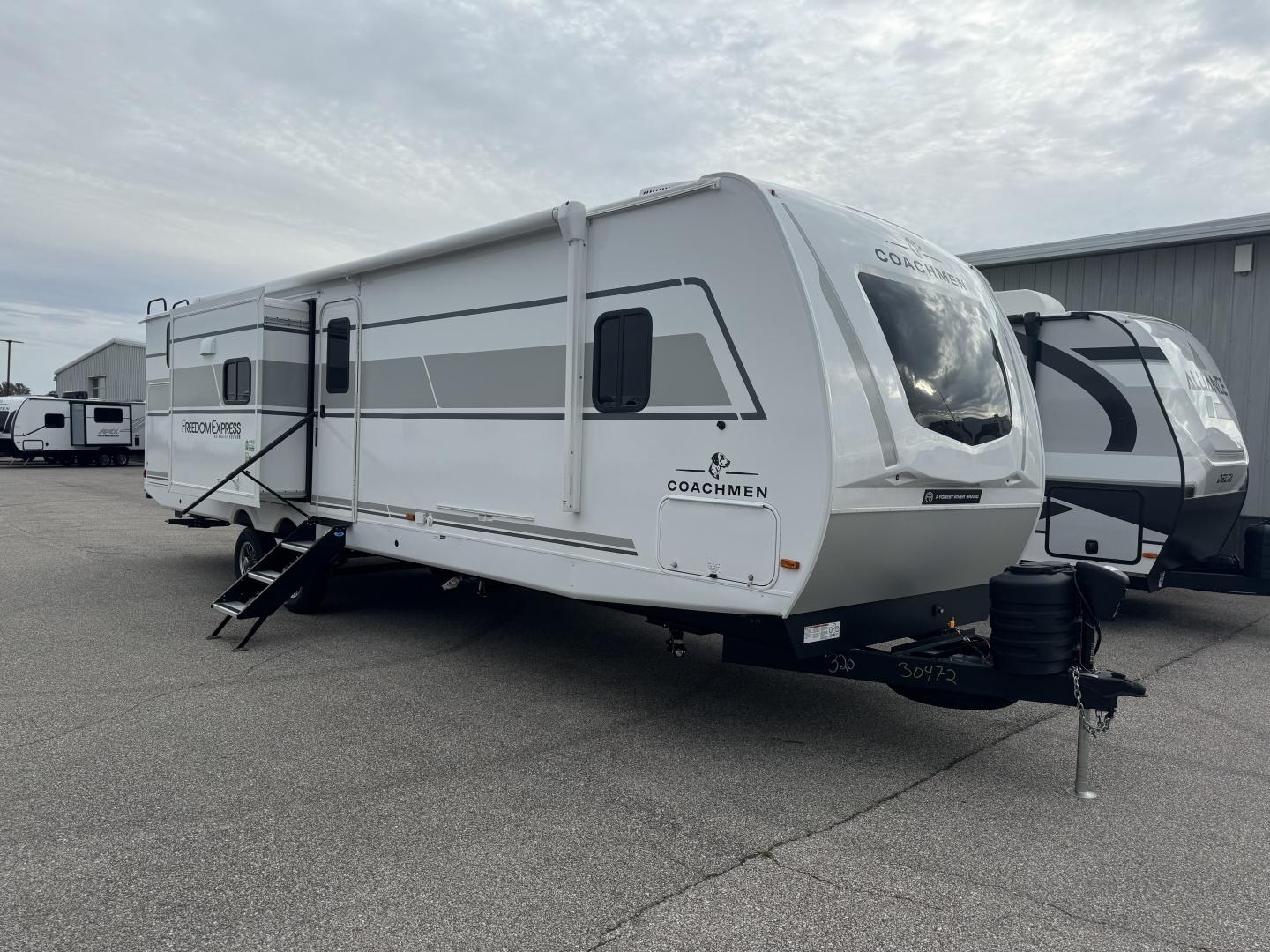 NEW 2025 Coachmen FREEDOM EXPRESS 320BHDS