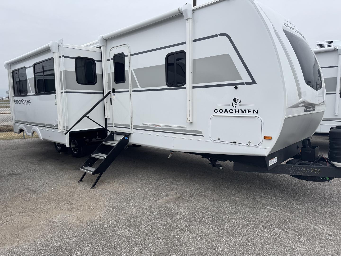 NEW 2025 Coachmen FREEDOM EXPRESS 326BHDS - American RV