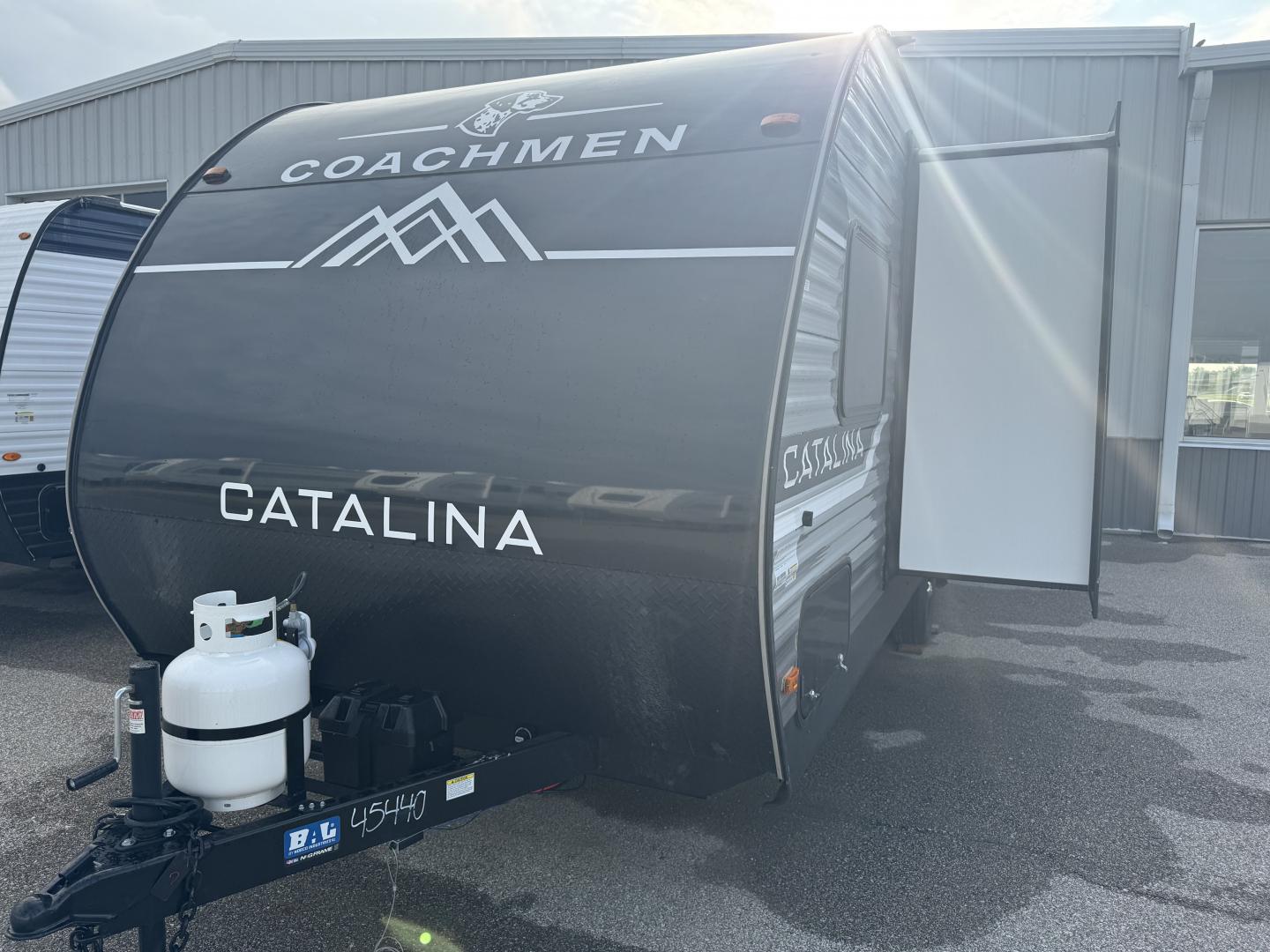 NEW 2025 Coachmen CATALINA SUMMIT 184BHSX