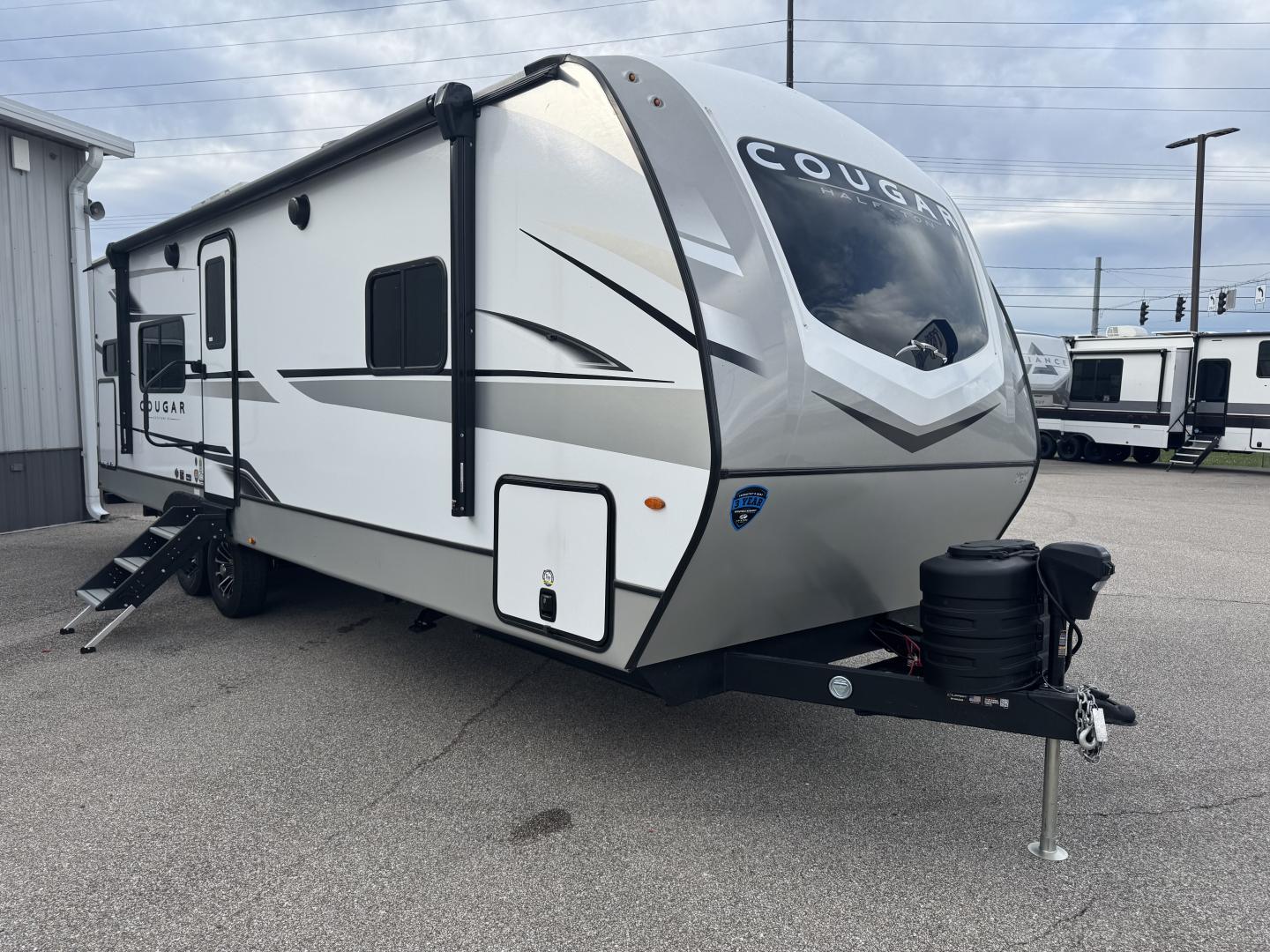 NEW 2025 Keystone COUGAR HALF-TON 25MLE - American RV