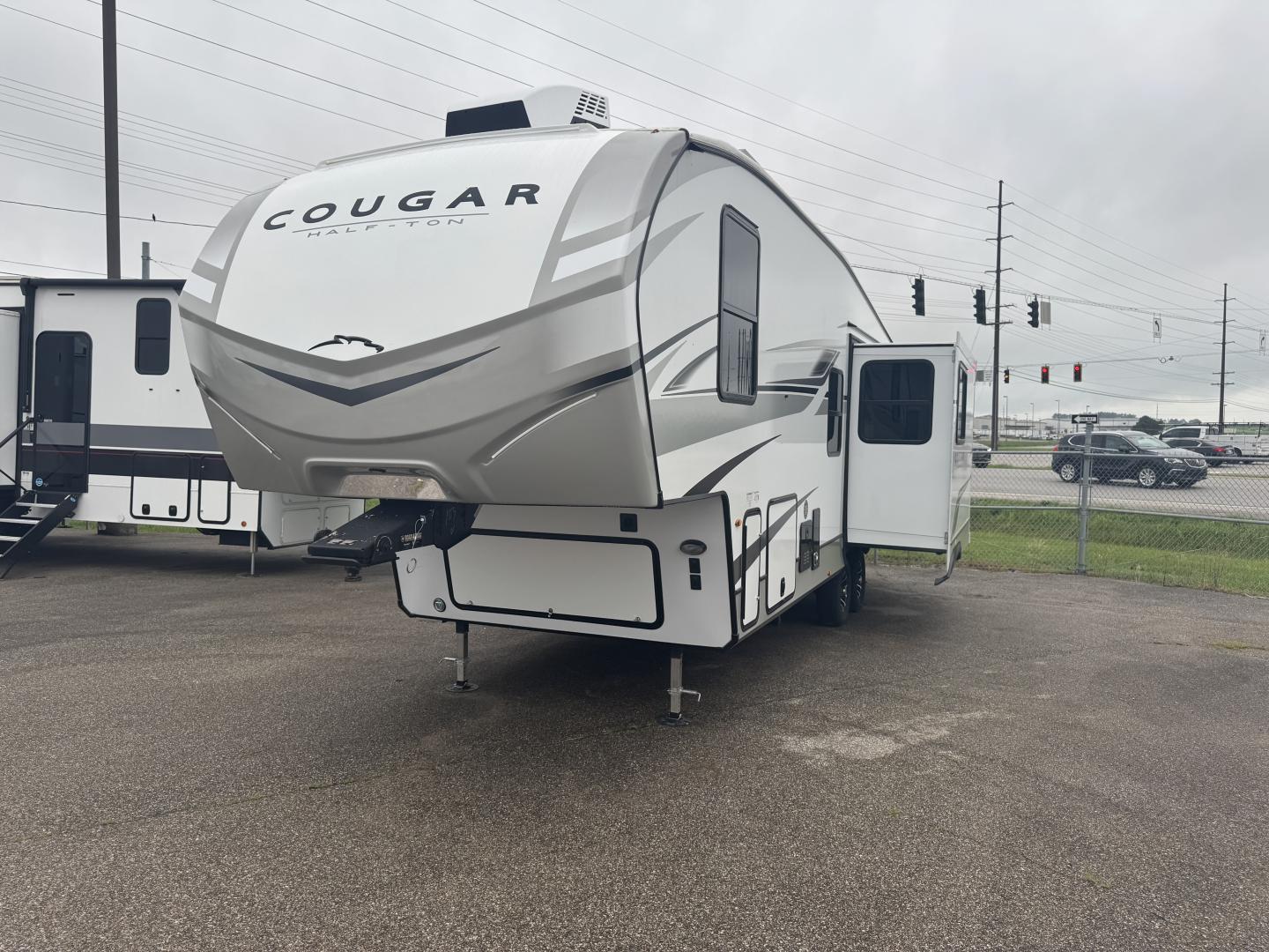 NEW 2025 Keystone COUGAR HALF-TON 26RKE - American RV