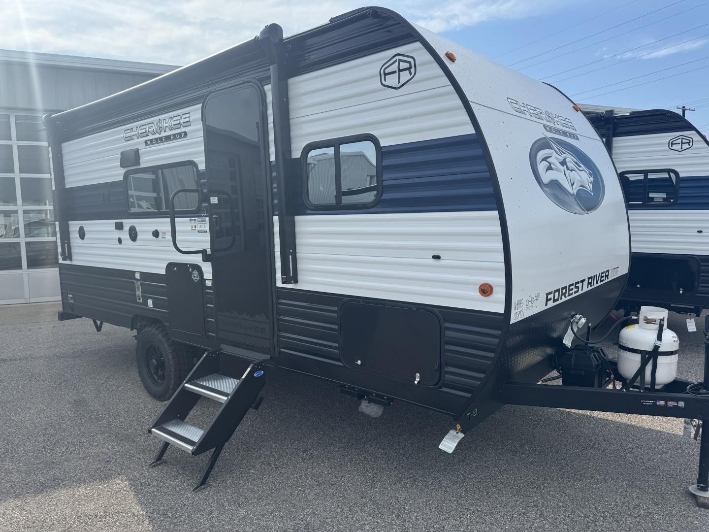 NEW 2026 Forest River CHEROKEE WOLF PUP 16BHSW