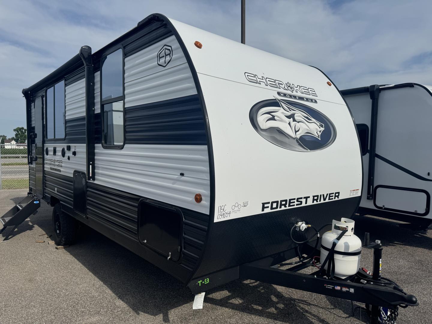 NEW 2026 Forest River CHEROKEE WOLF PUP 17SC