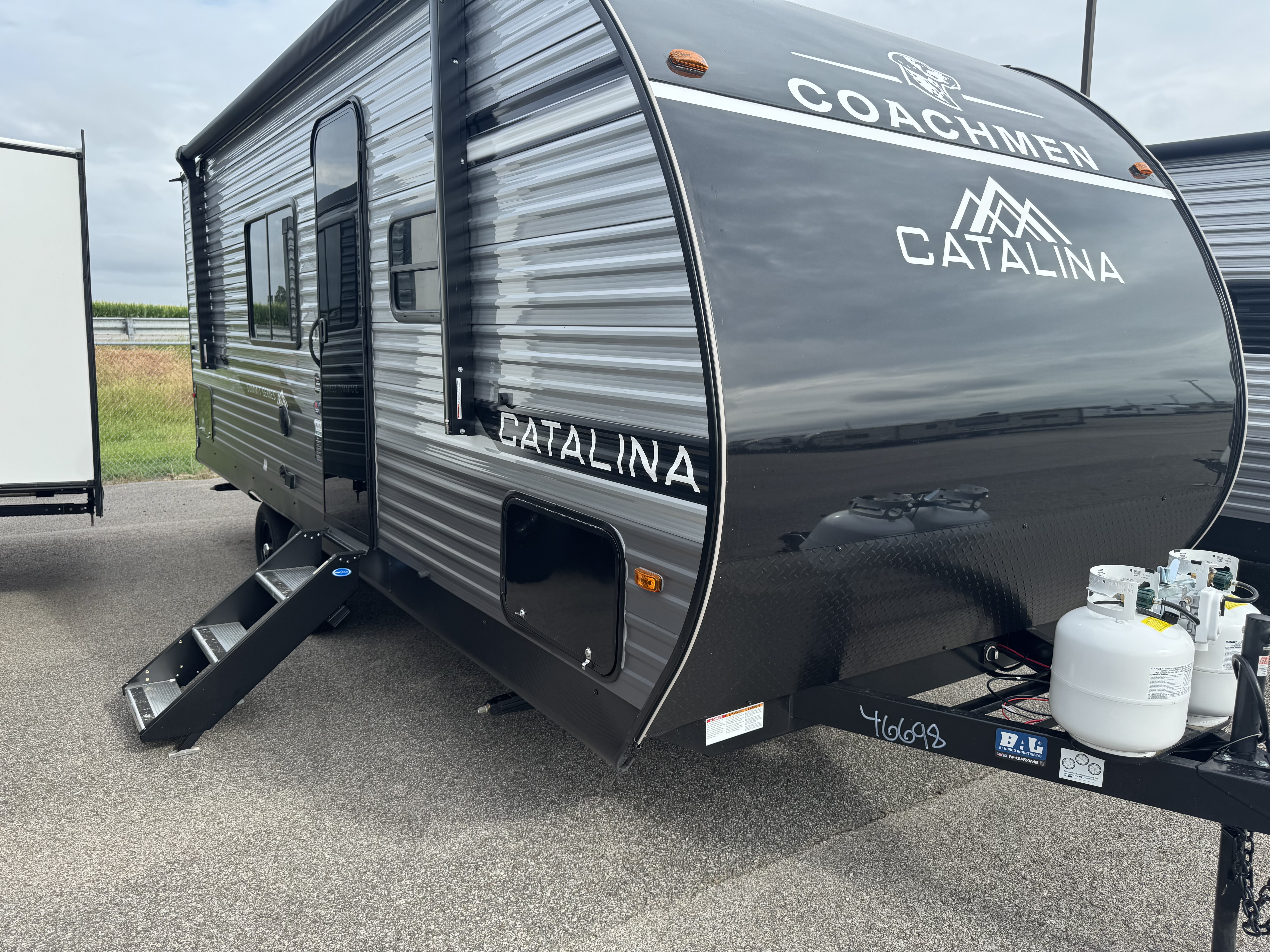 NEW 2026 Coachmen CATALINA SUMMIT 211BH - American RV