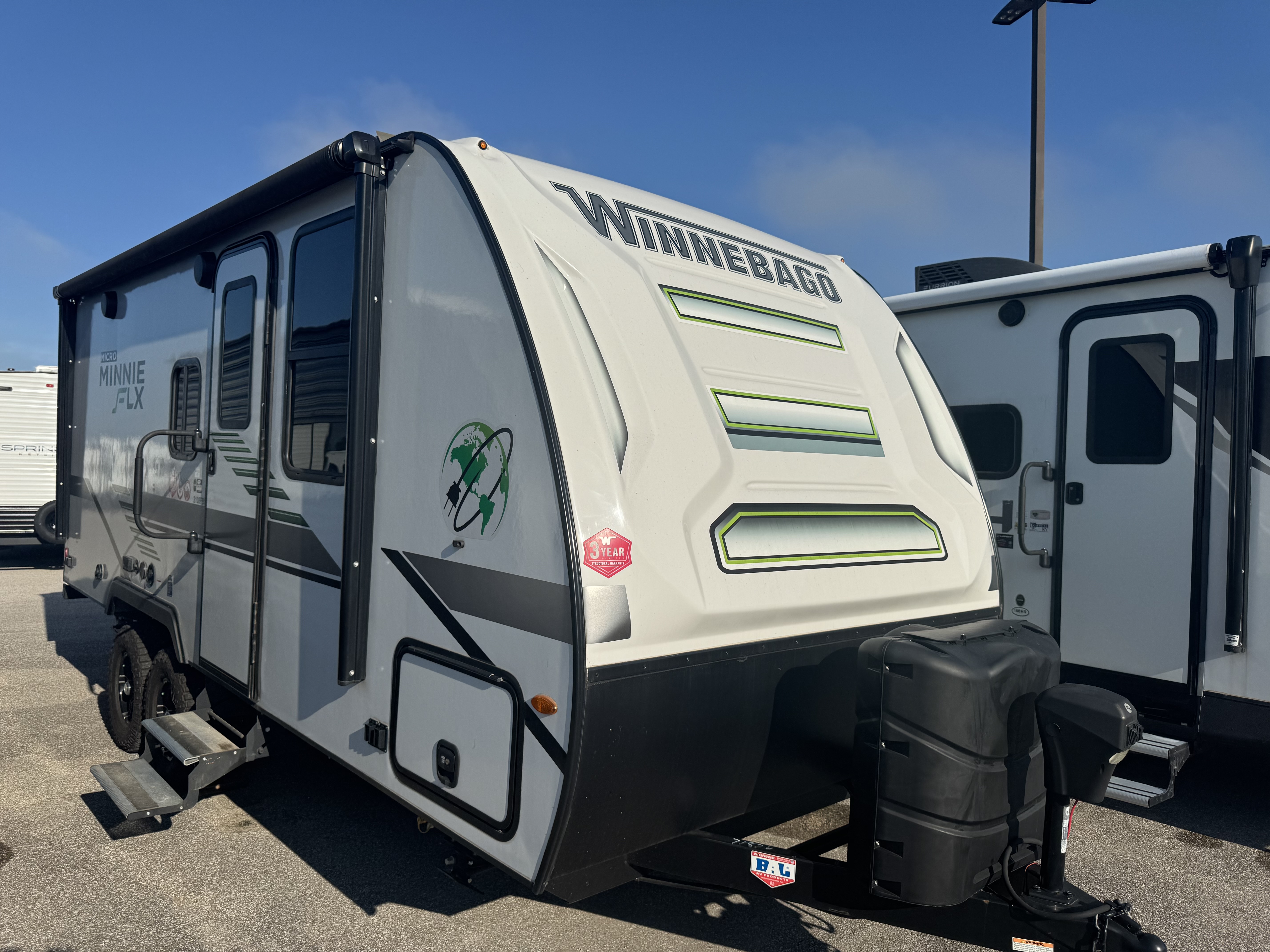 USED 2022 Winnebago MICRO MINNIE FLX 2108DS