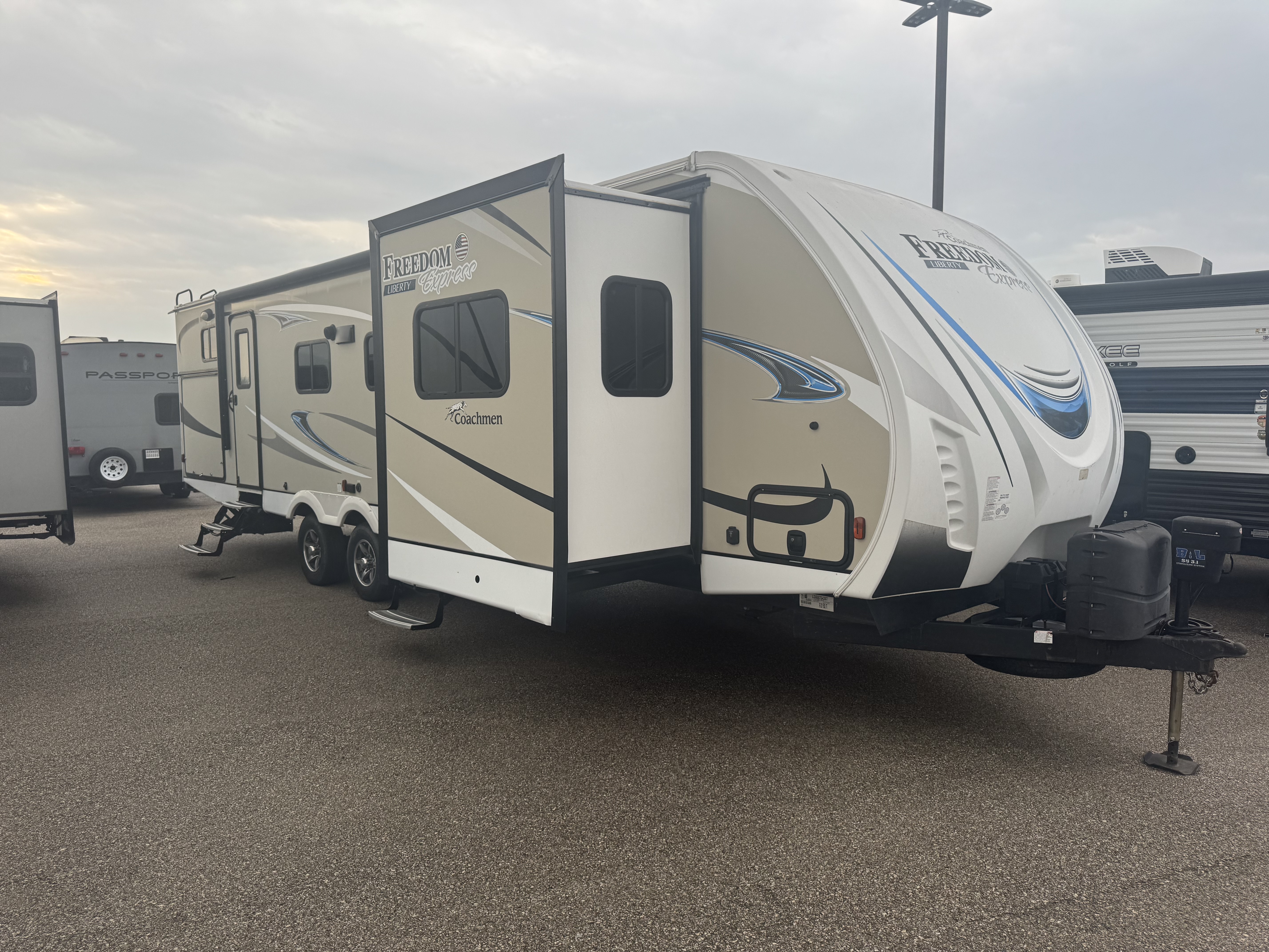 USED 2018 Coachmen FREEDOM EXPRESS 321FEDSLE