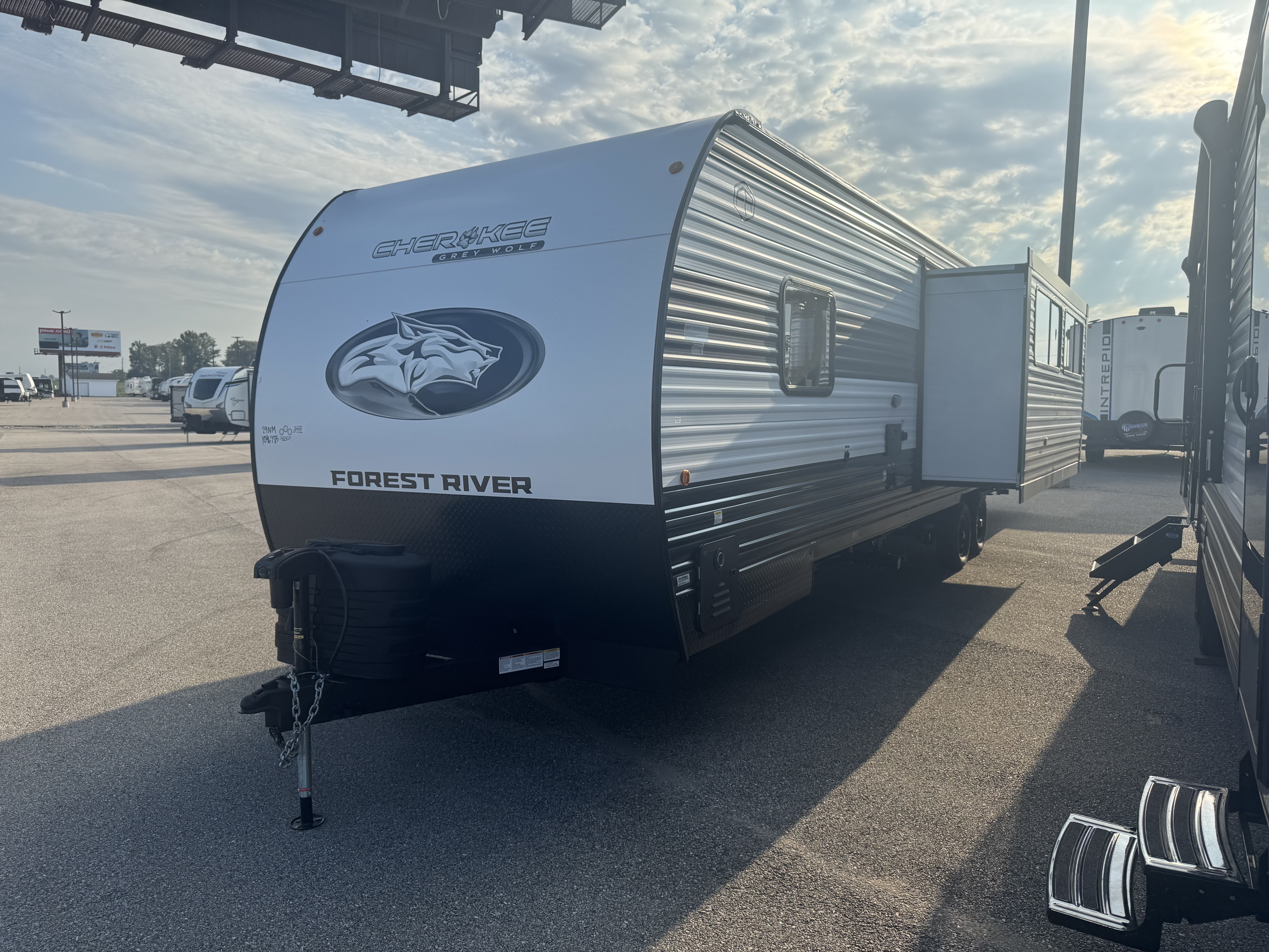 NEW 2026 Forest River CHEROKEE GREY WOLF 29NM