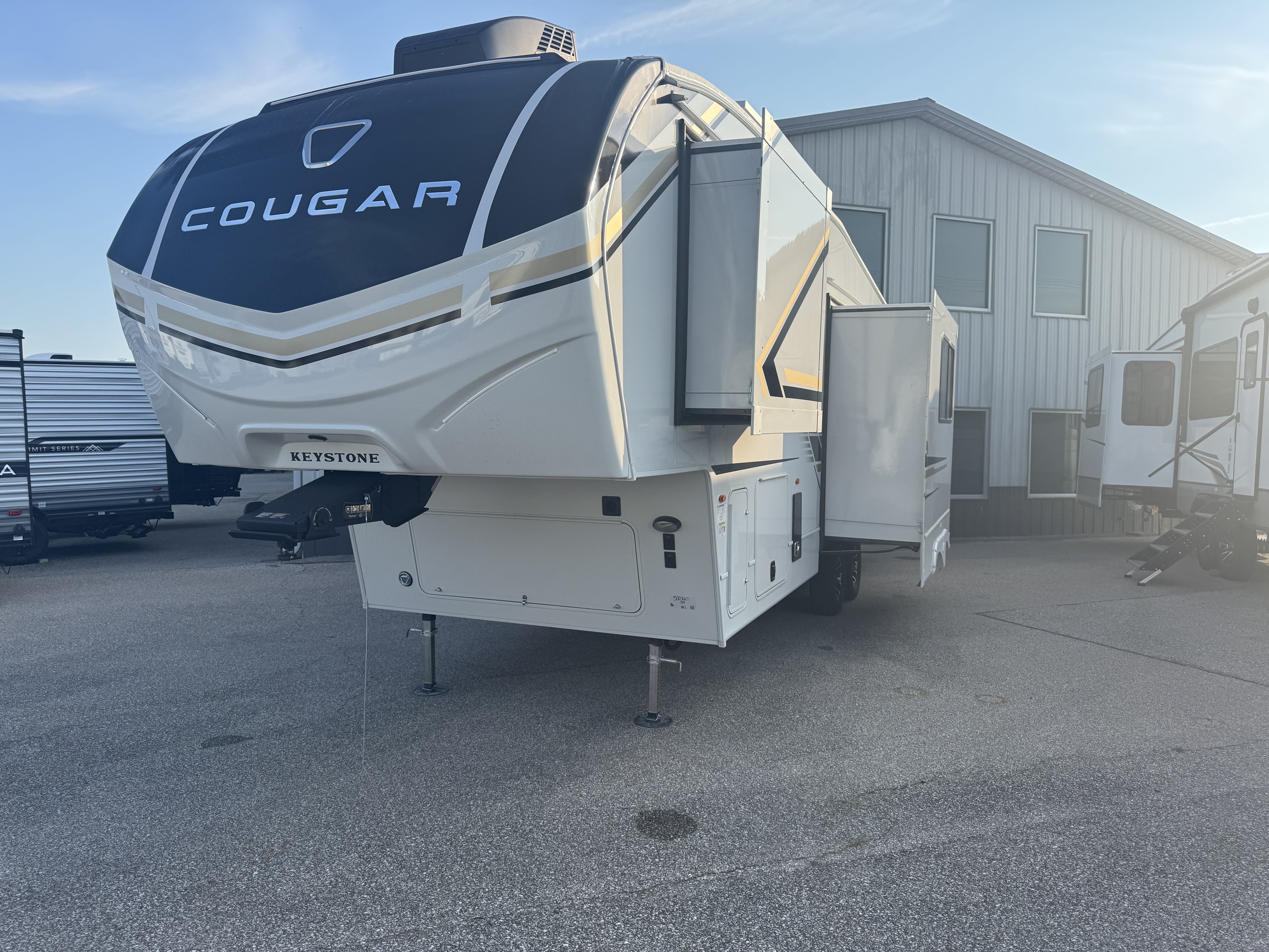 NEW 2026 Keystone COUGAR HALF-TON 29BHL - American RV