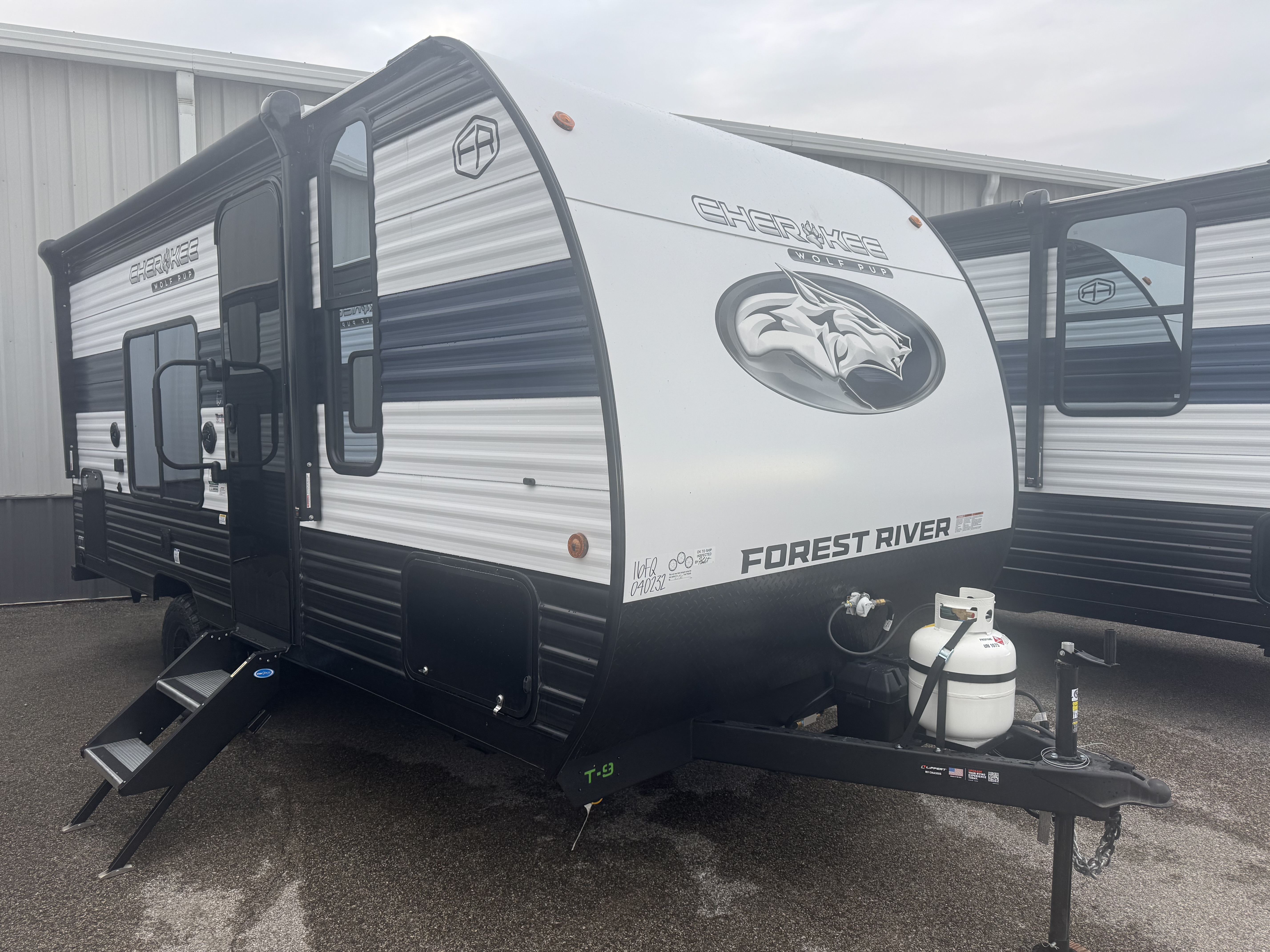 NEW 2026 Forest River CHEROKEE WOLF PUP 16FQW