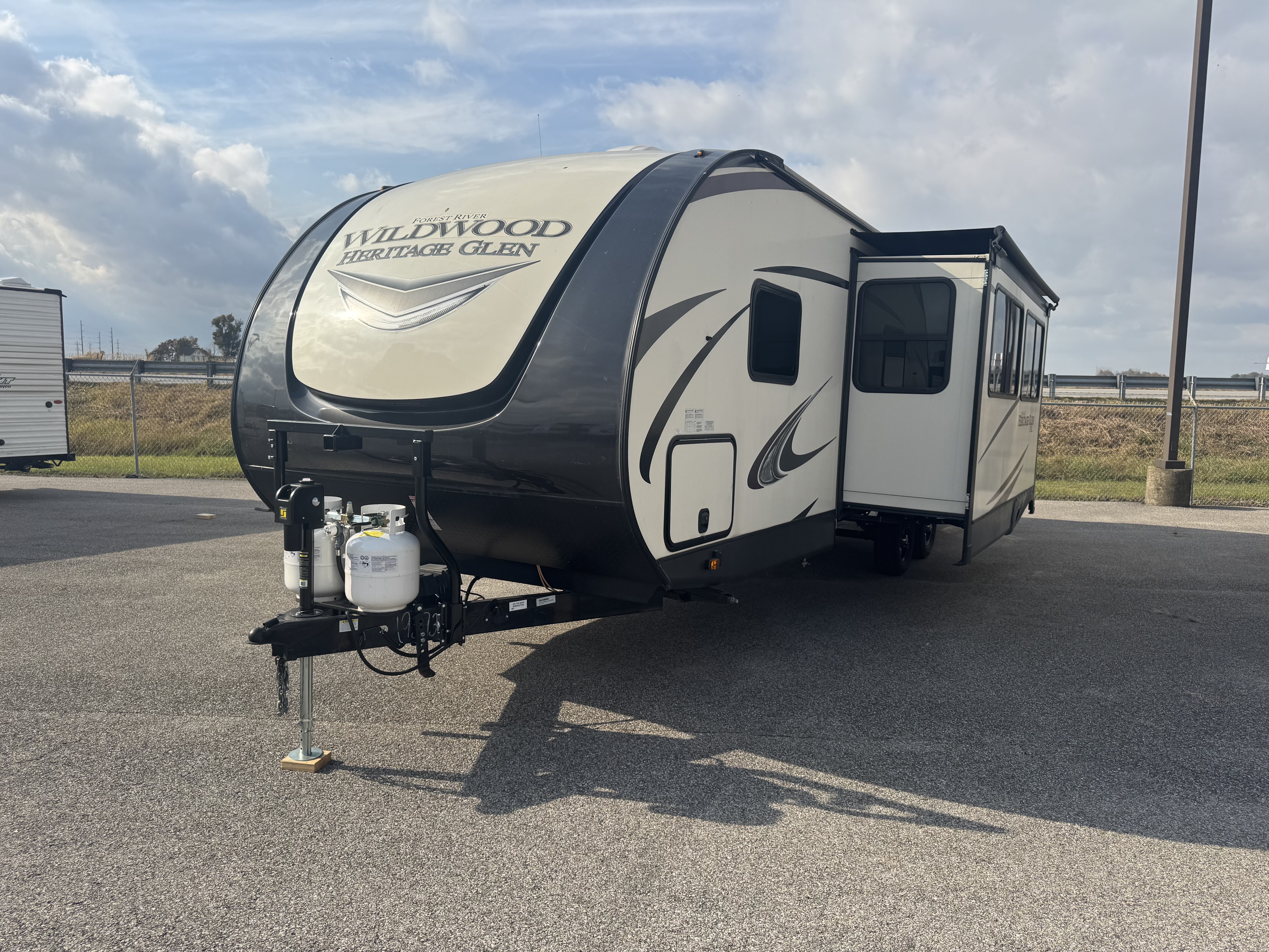 CONSIGNMENT 2020 Forest River HERITAGE GLEN 26BHHL - American RV