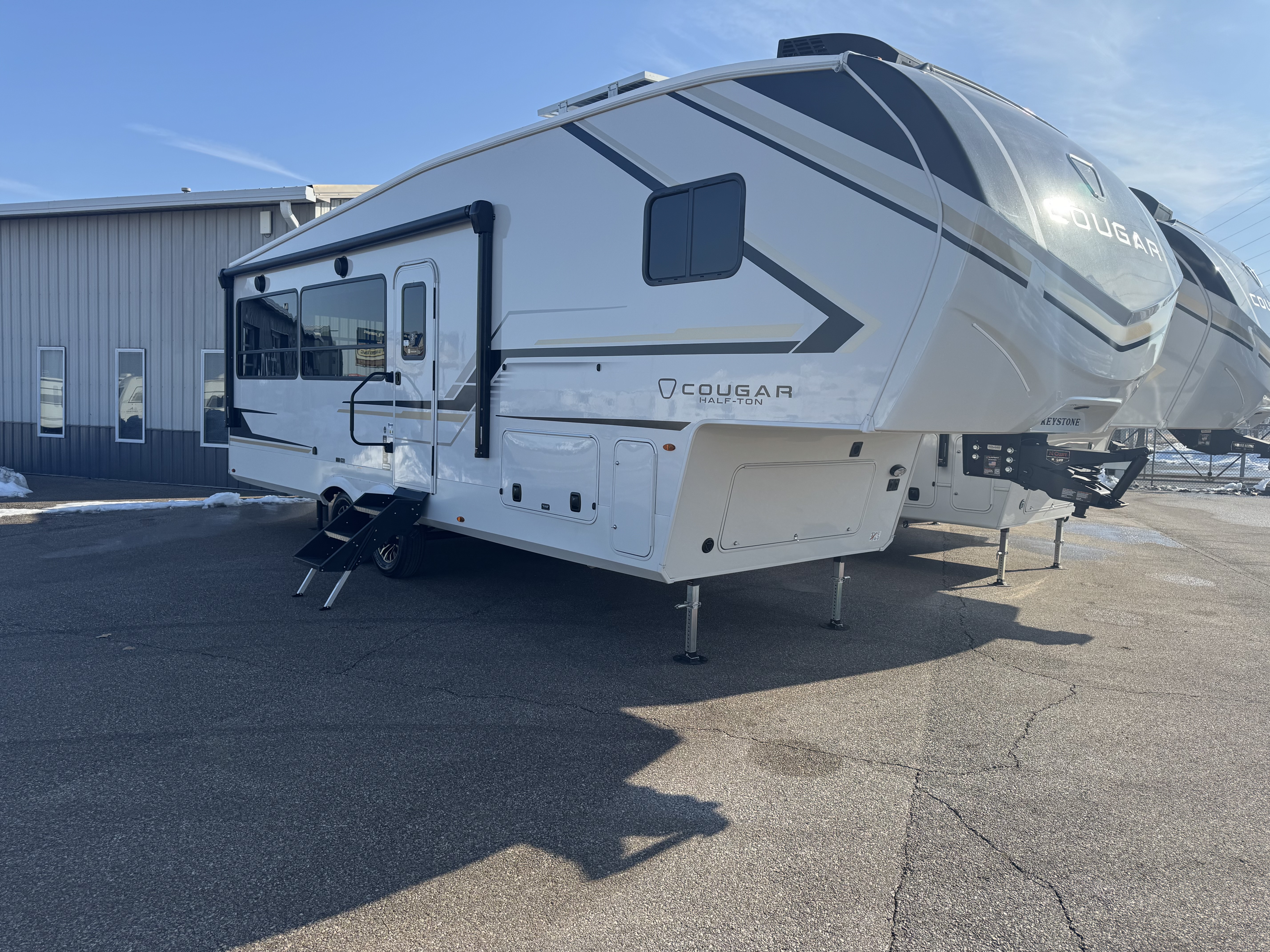 NEW 2026 Keystone COUGAR HALF-TON 26RES