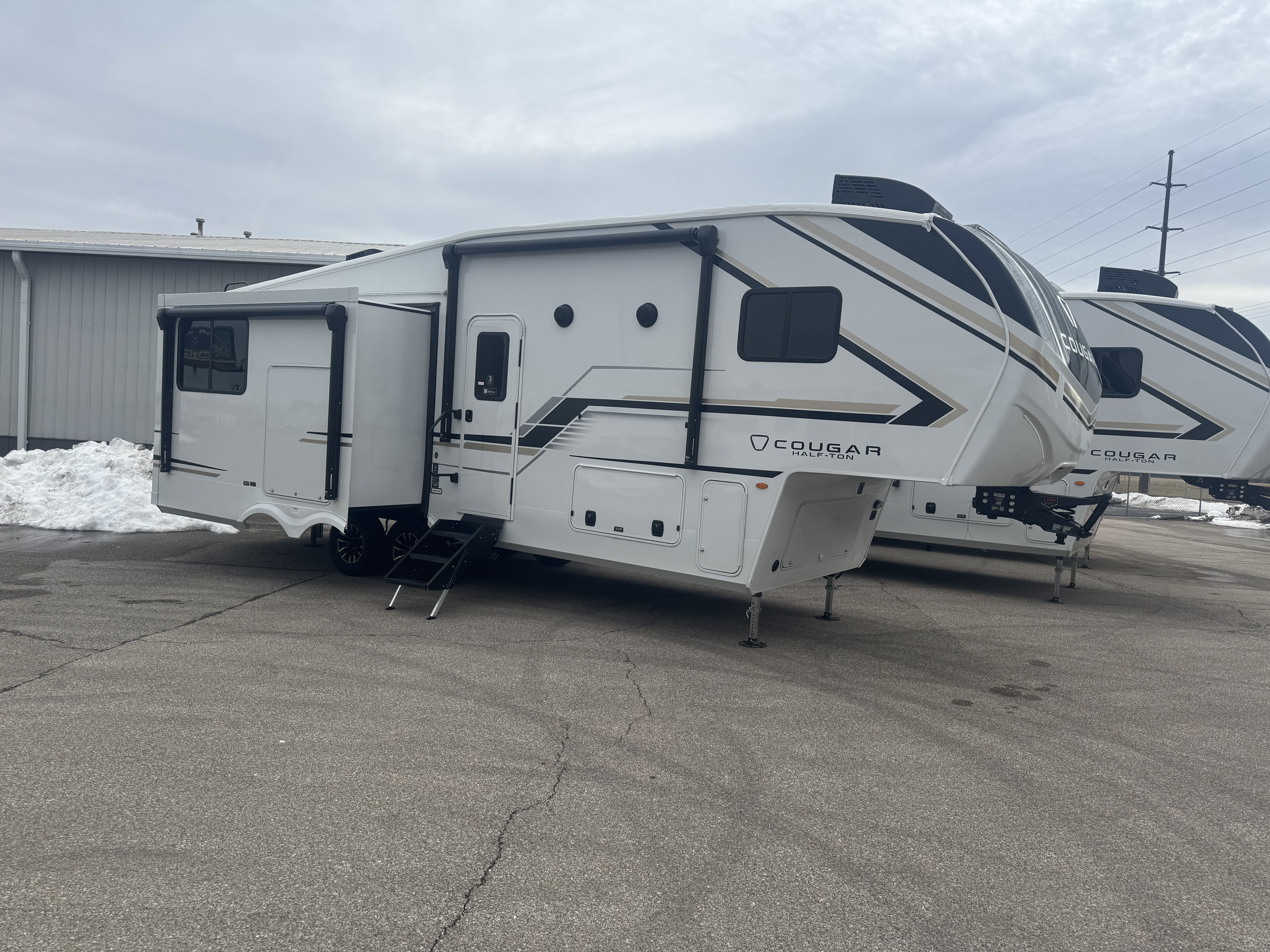 NEW 2026 Keystone COUGAR HALF-TON 26RKE