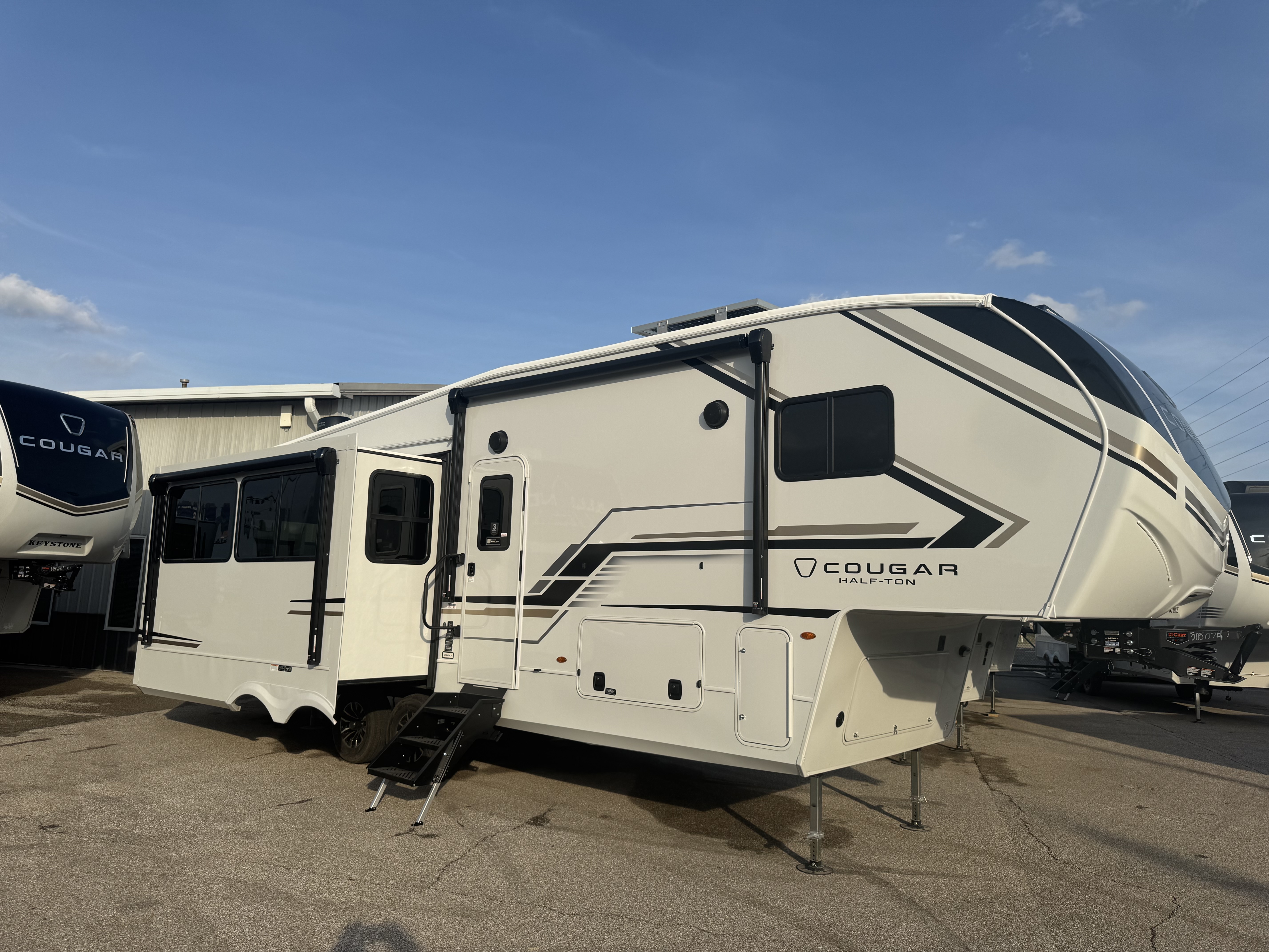 NEW 2026 Keystone COUGAR HALF-TON 28RLI