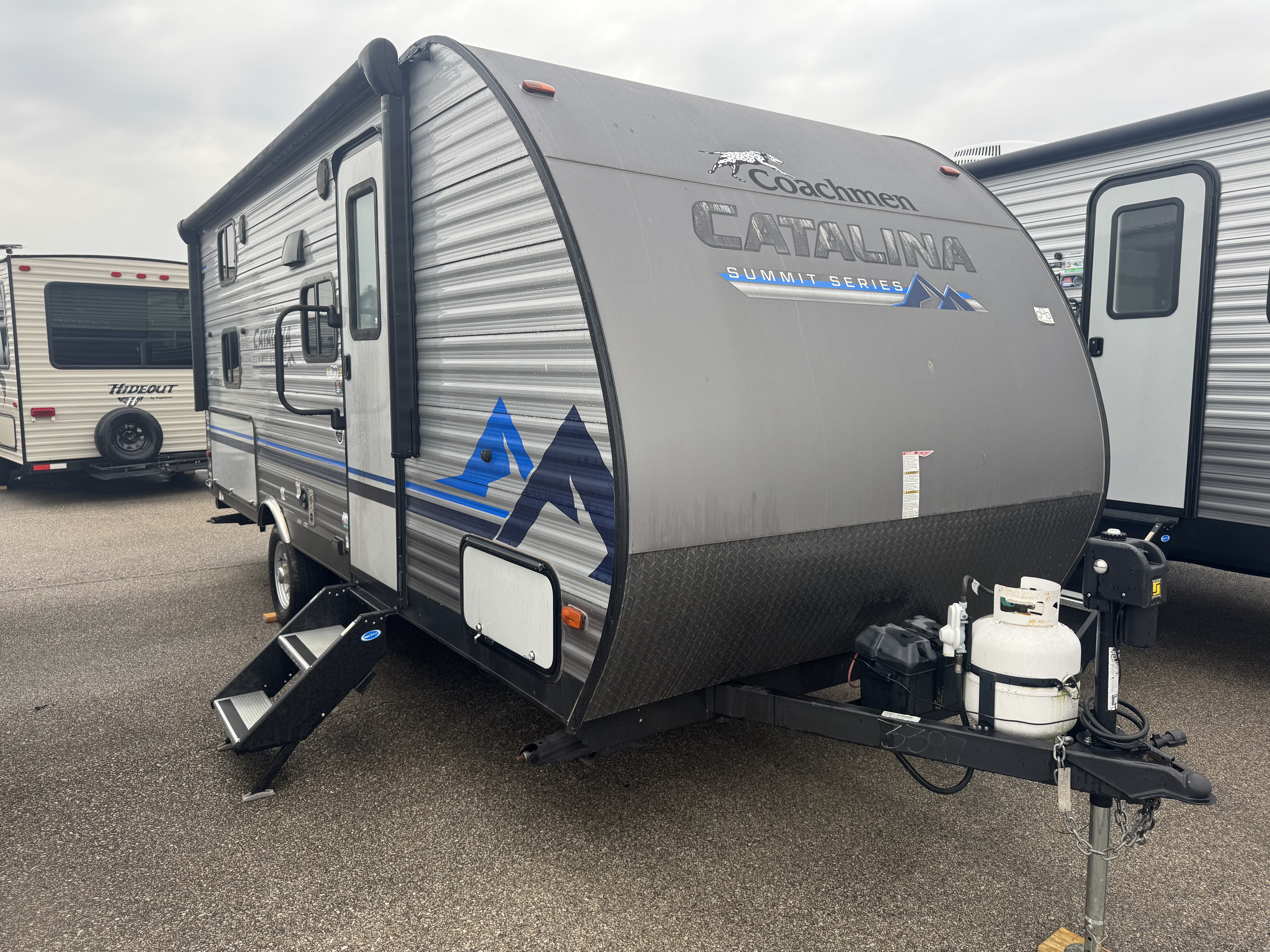 USED 2022 Coachmen CATALINA SUMMIT SERIES 184BHS - American RV