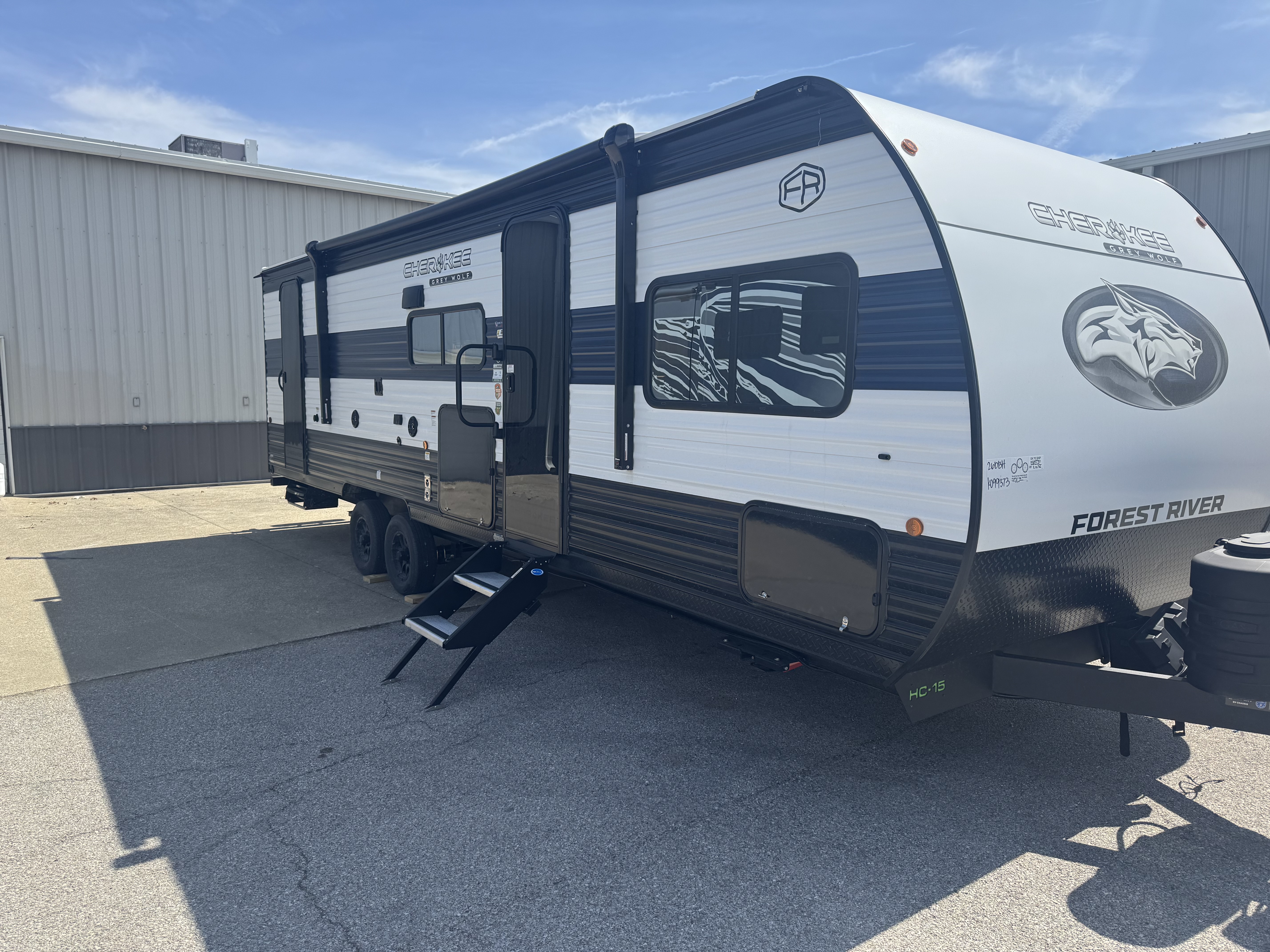NEW 2026 Forest River CHEROKEE GREY WOLF 26DBH - American RV