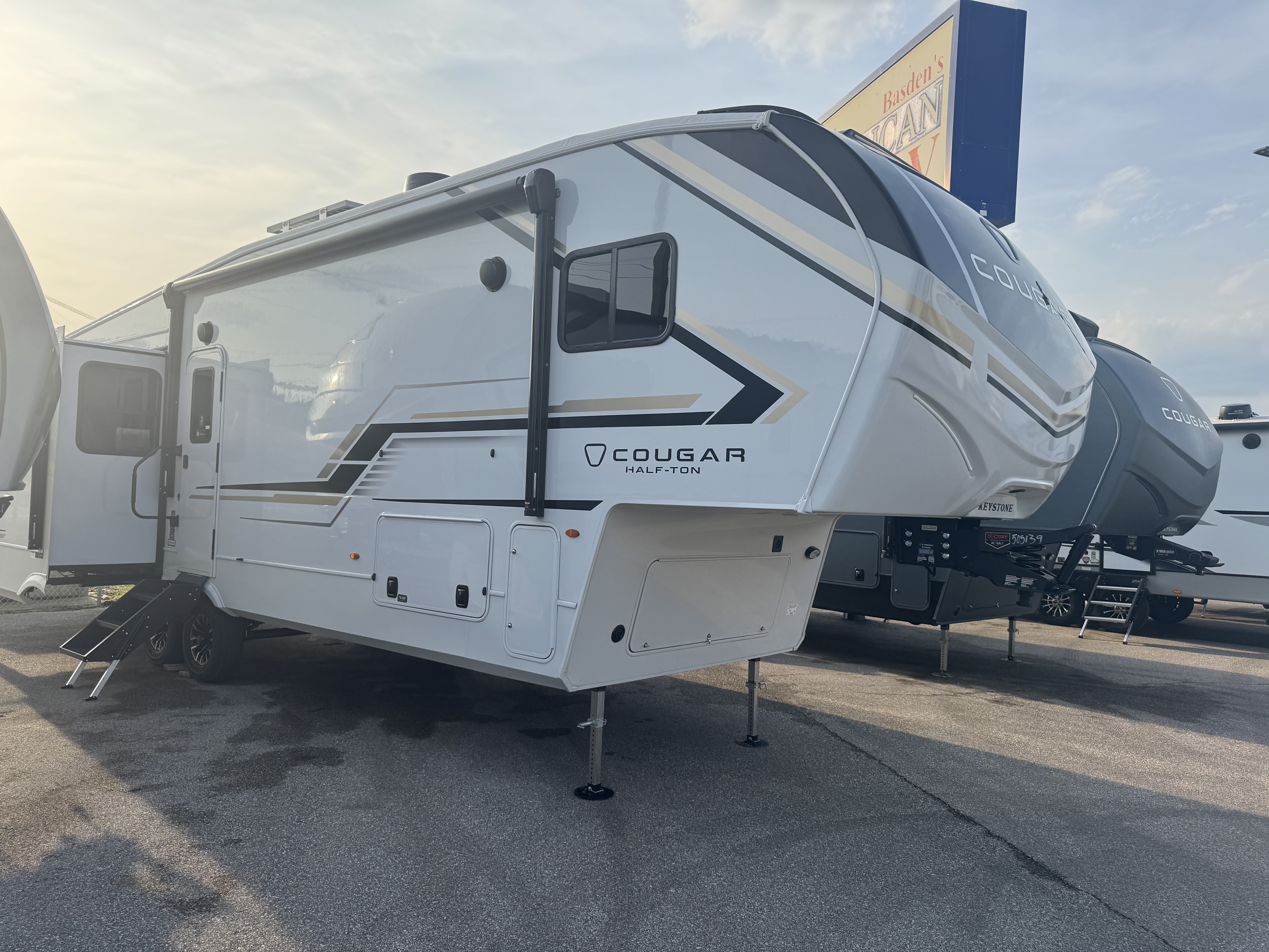 NEW 2026 Keystone COUGAR HALF-TON 29MBD - American RV
