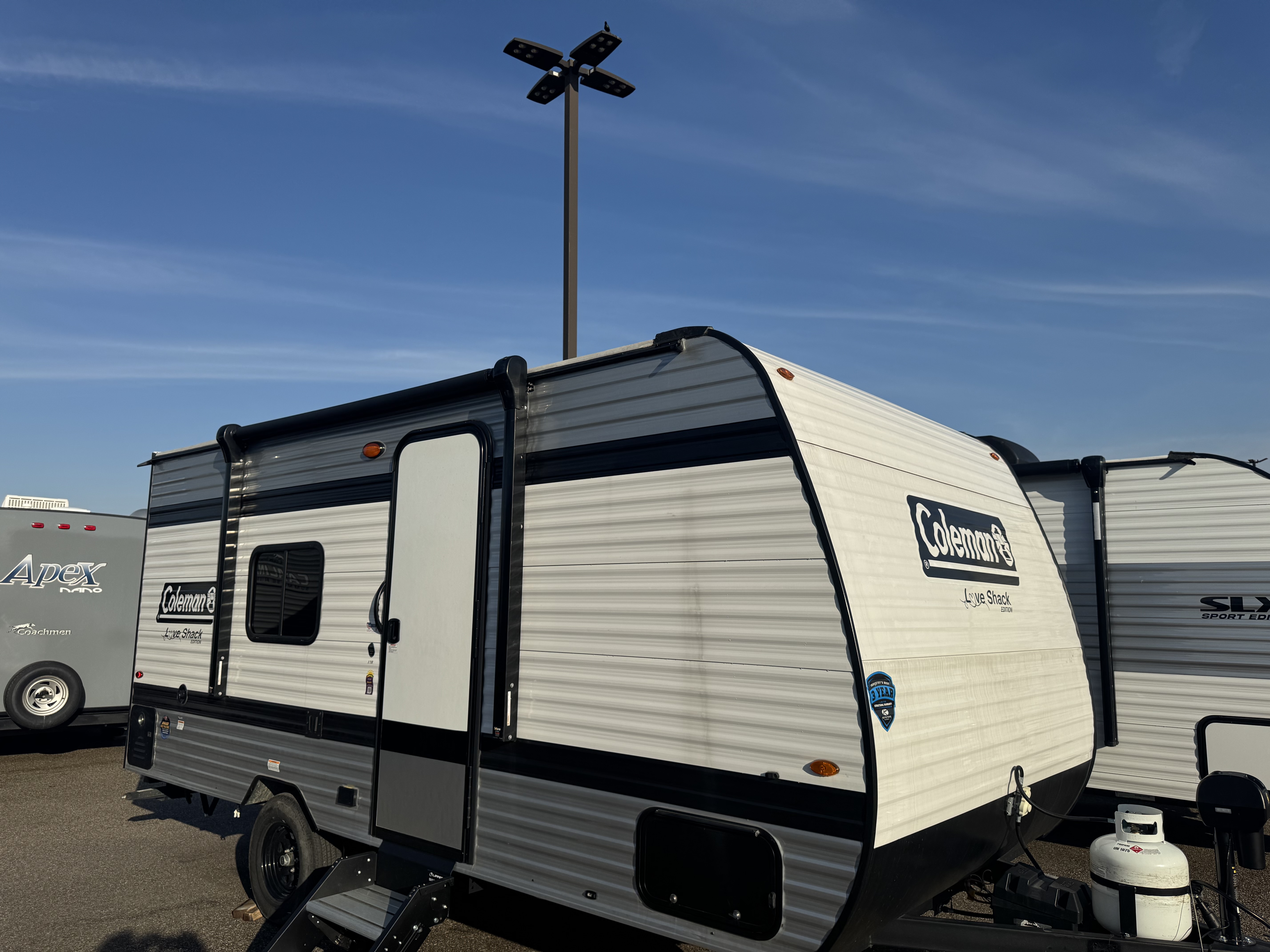 USED 2025 Coleman LANTERN 17R