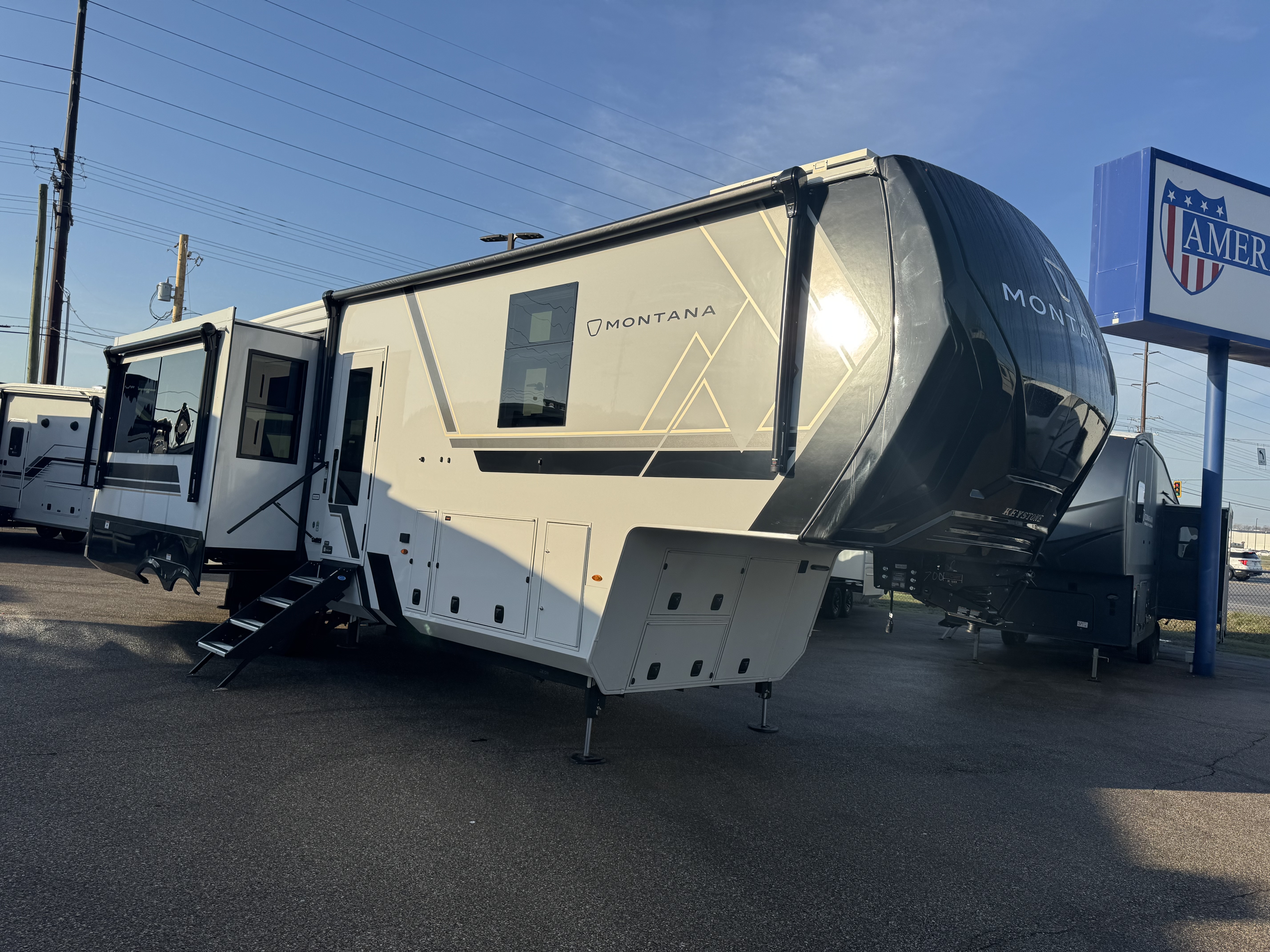 NEW 2026 Keystone MONTANA 3100RL