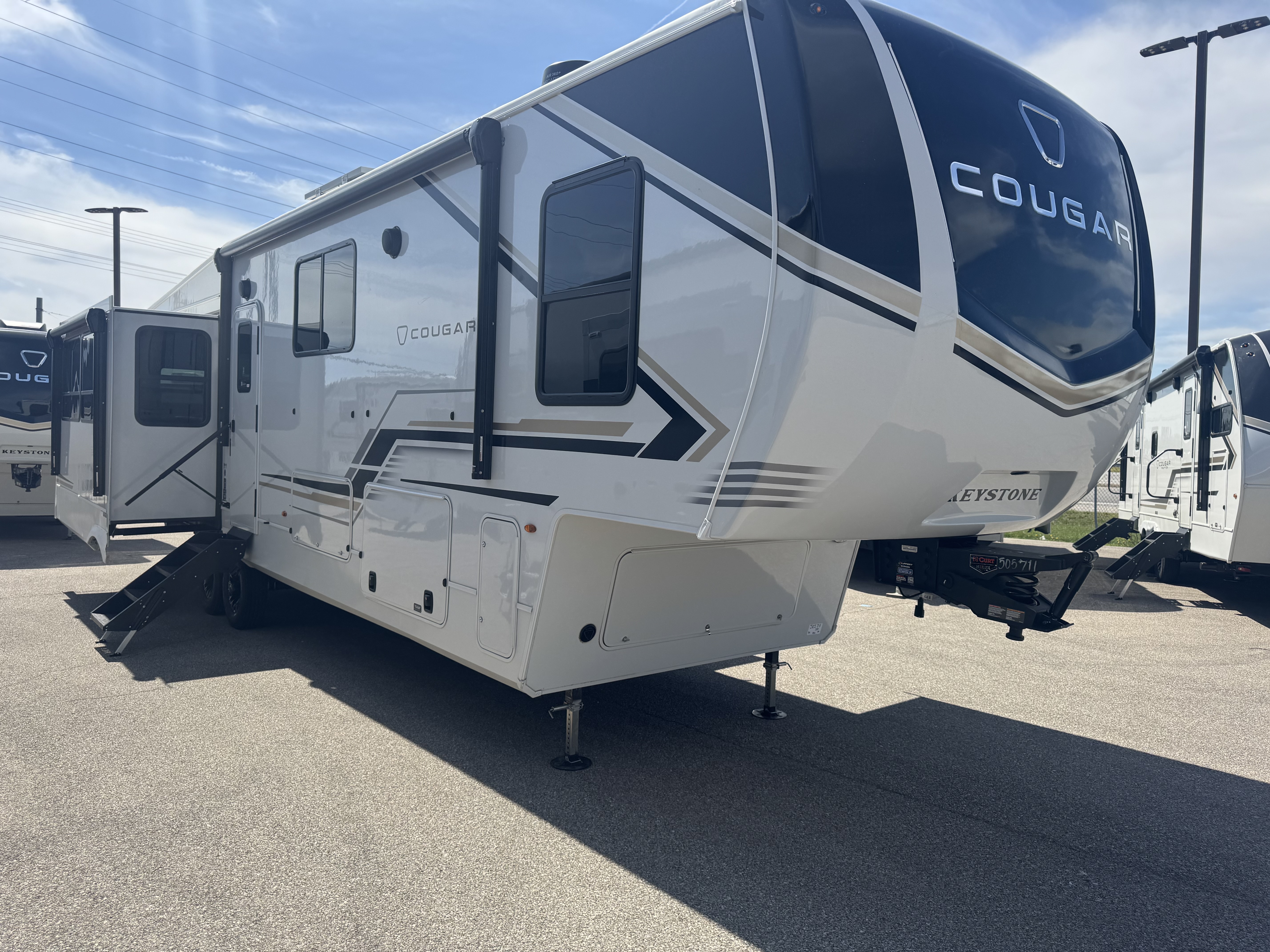 NEW 2026 Keystone COUGAR 360MBI - American RV